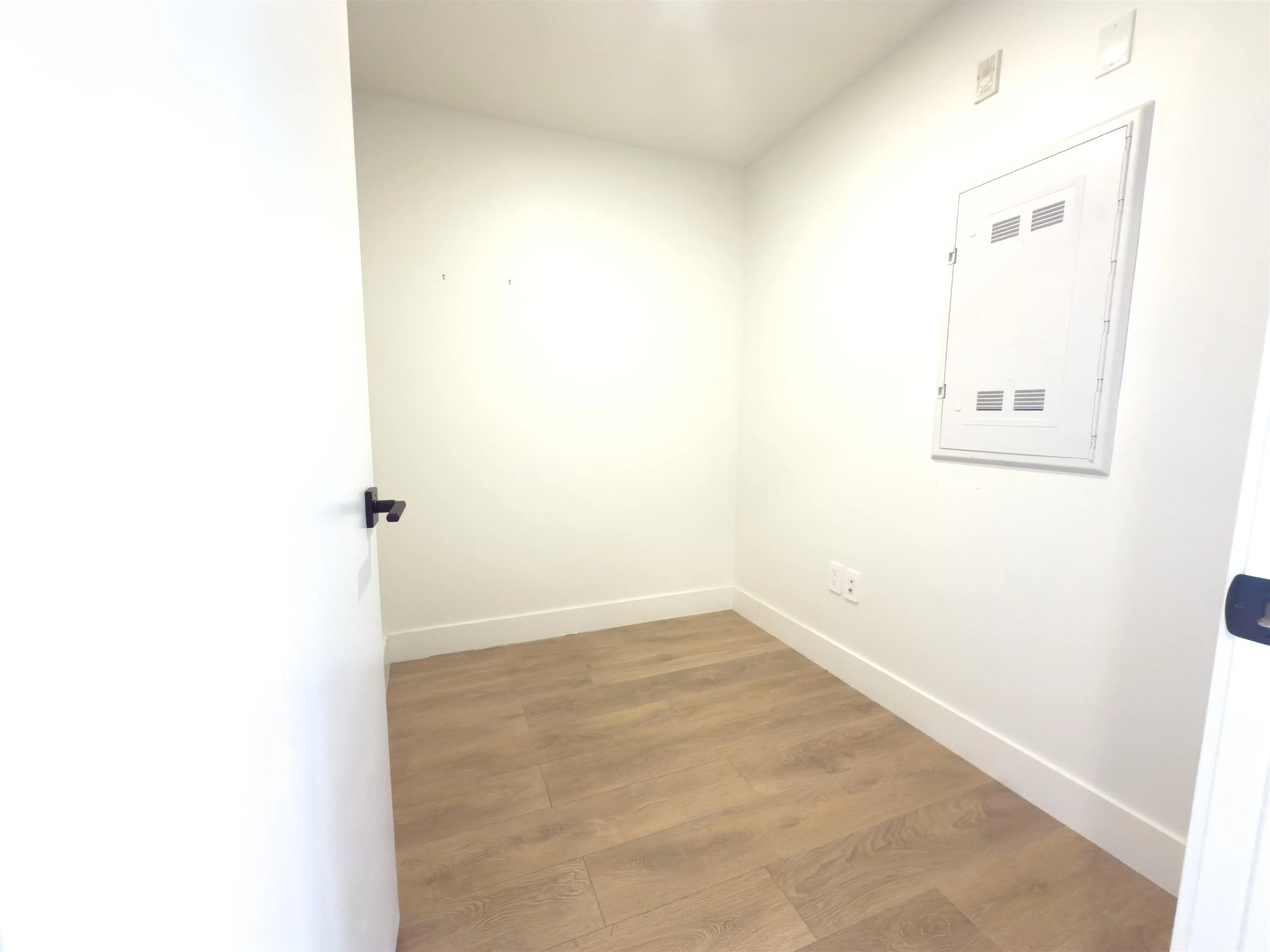 213 8496 120 Street