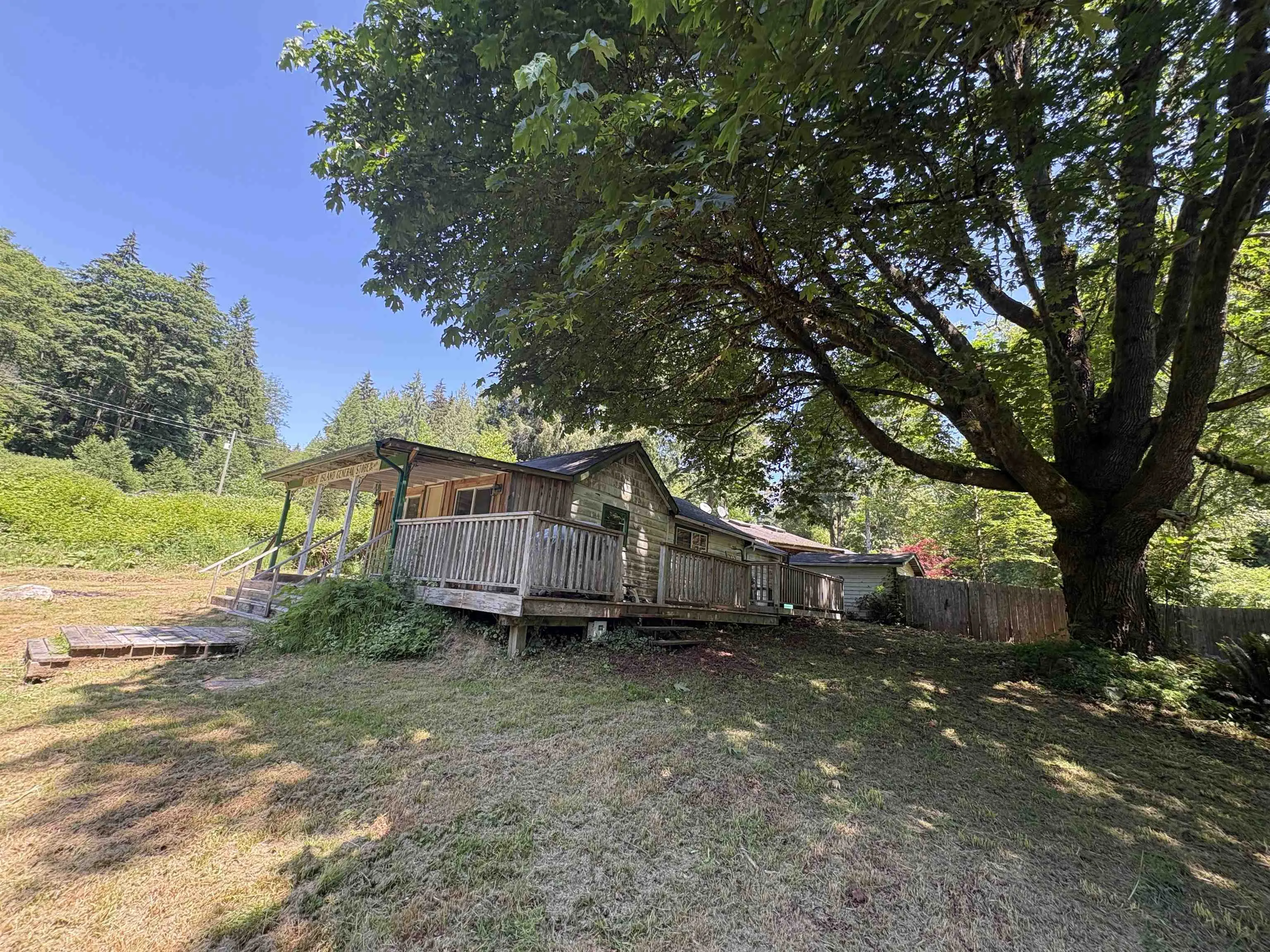 660 Andy's Bay Road