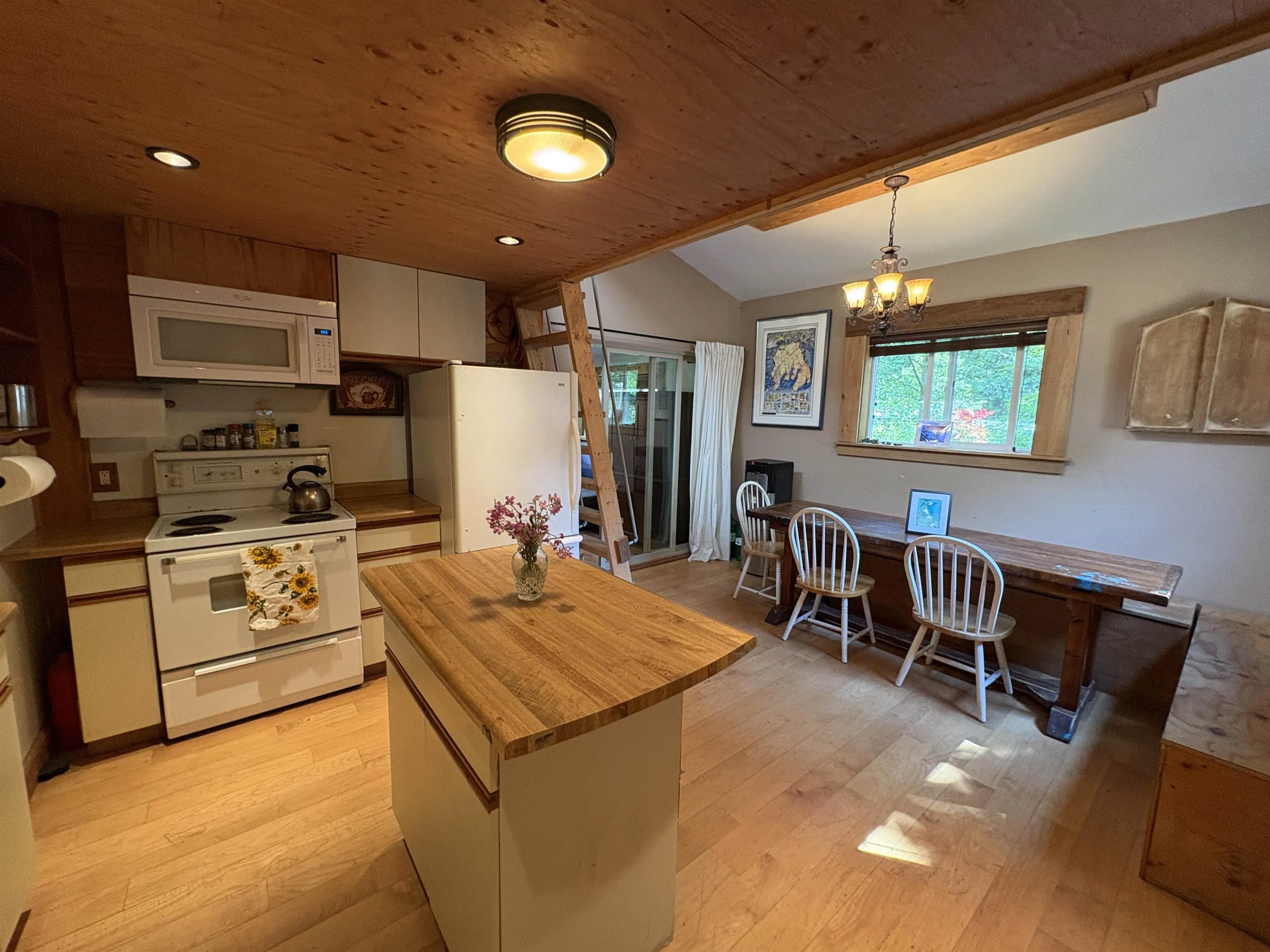 660 Andy's Bay Road