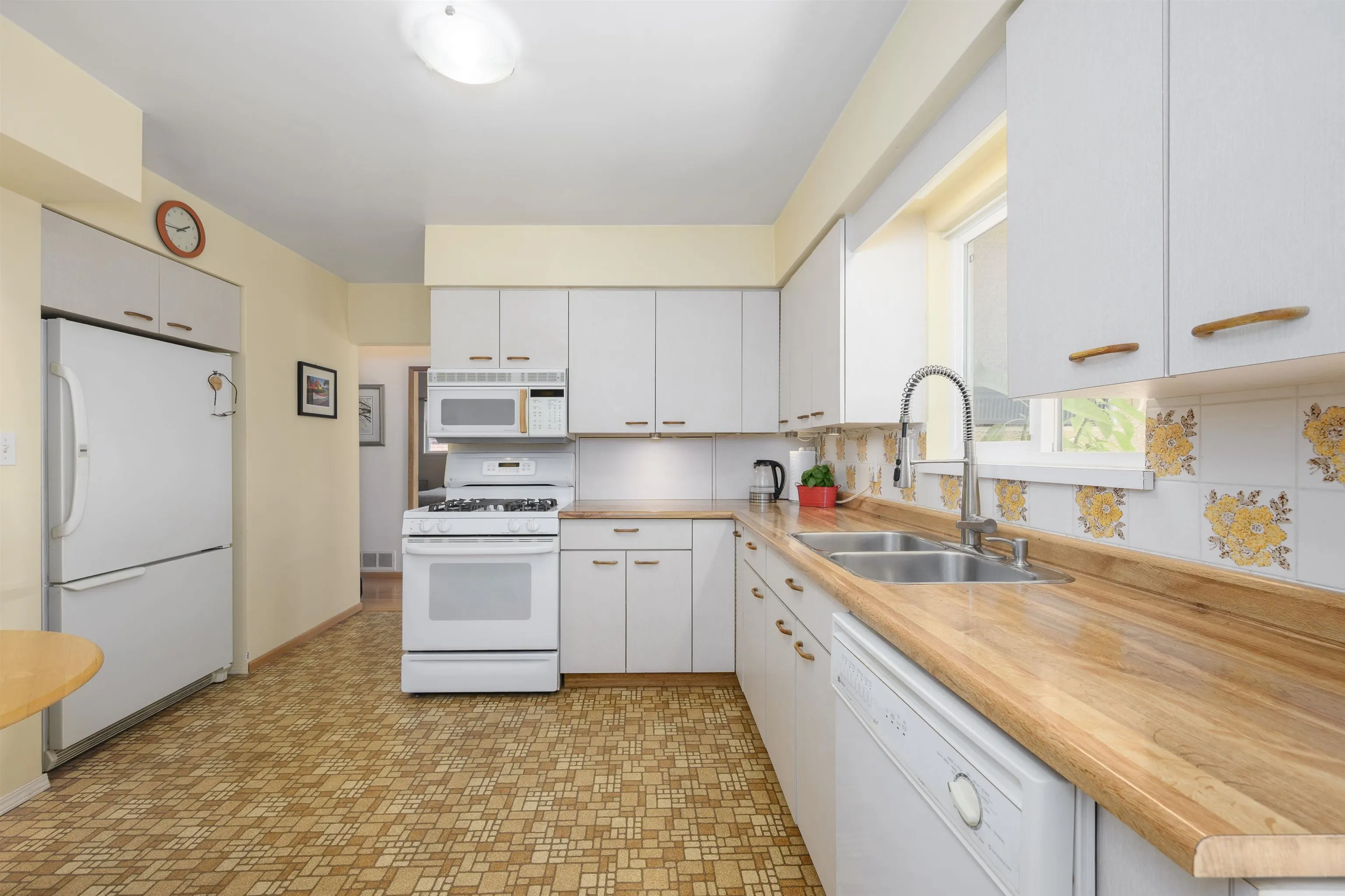 545 W 22nd Street