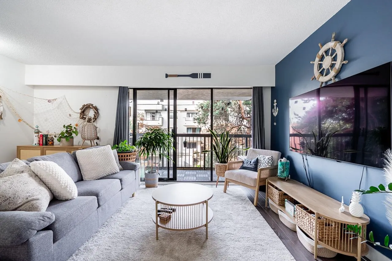 207 1025 Cornwall Street