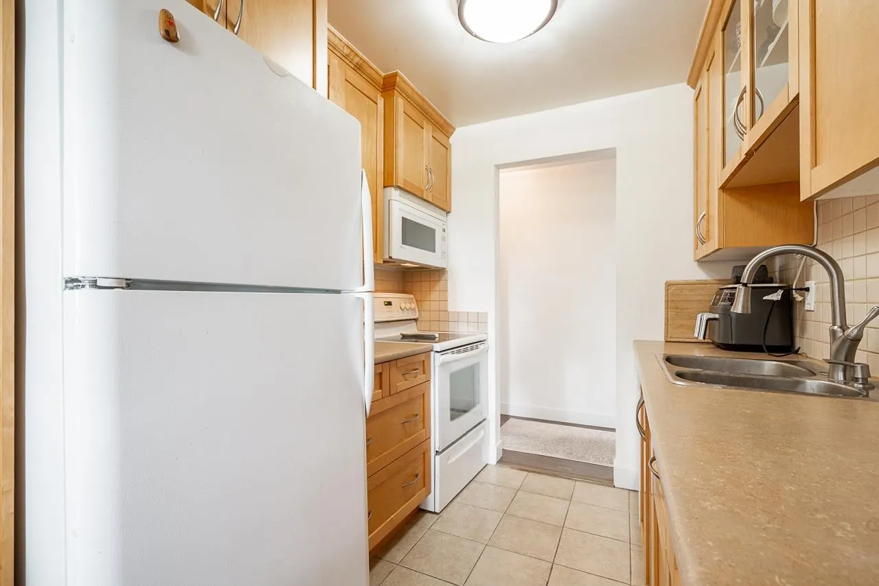 207 1025 Cornwall Street