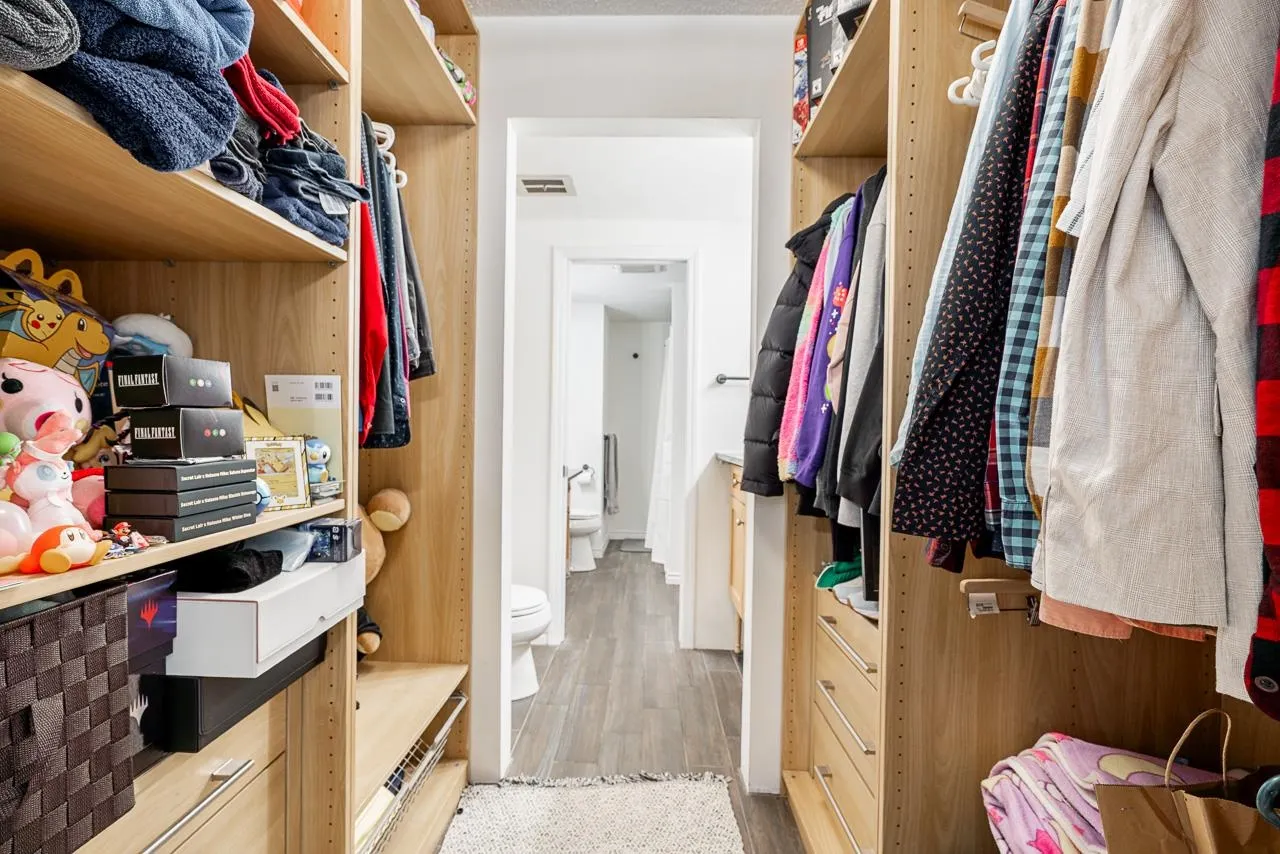 207 1025 Cornwall Street