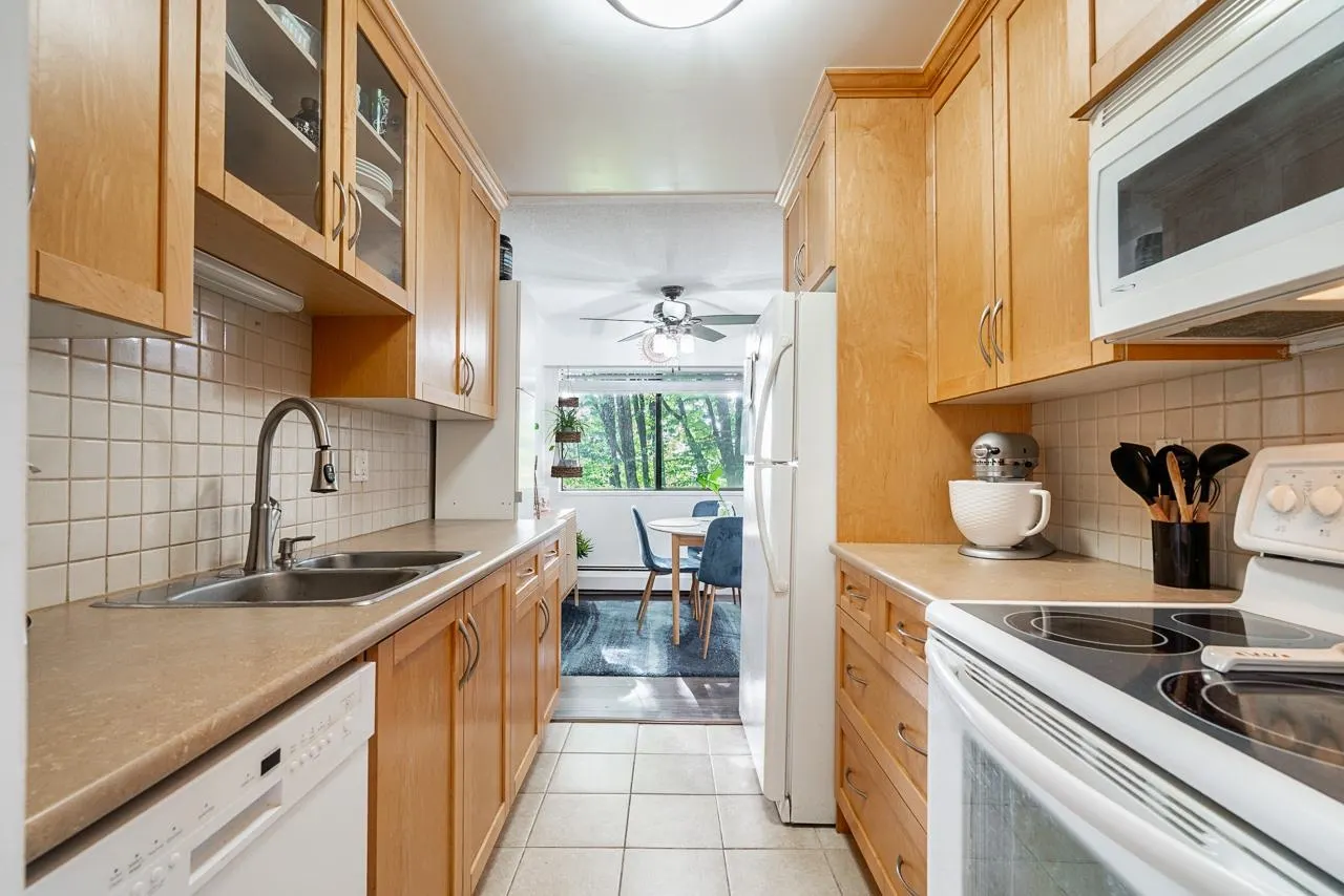 207 1025 Cornwall Street