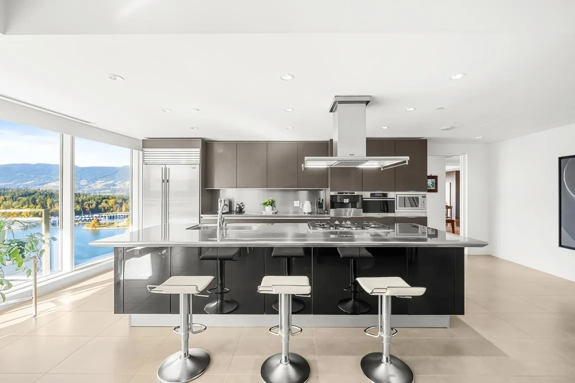 2101 1139 W Cordova Street