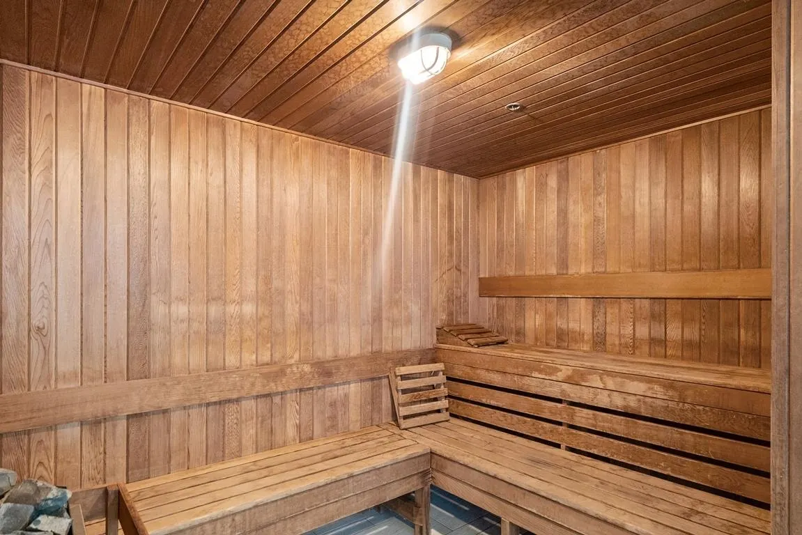2101 1139 W Cordova Street