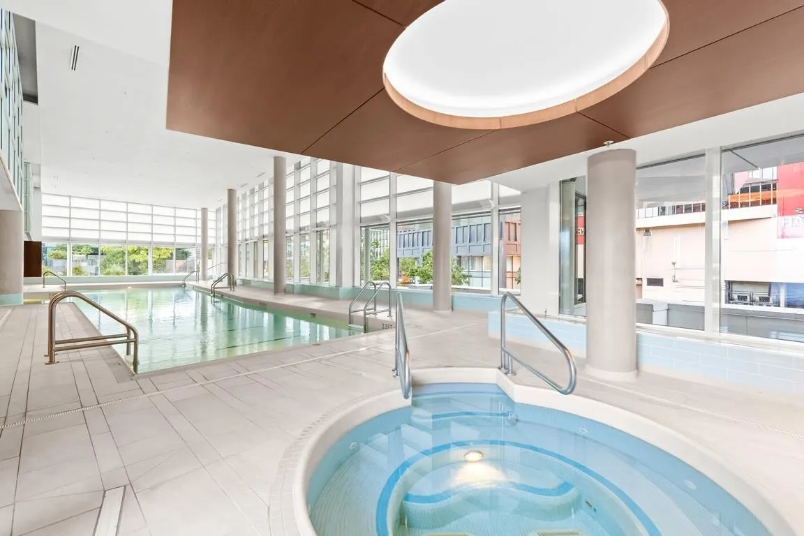 2101 1139 W Cordova Street
