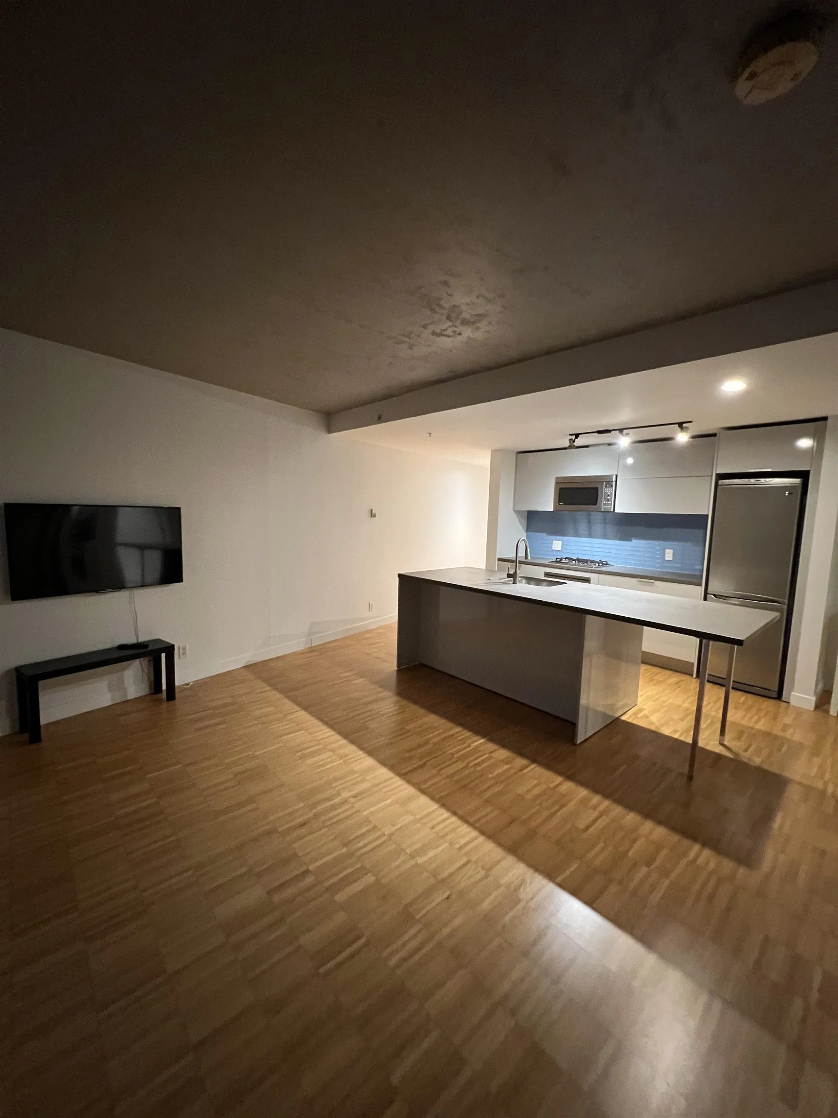 25xx 108 W Cordova Street