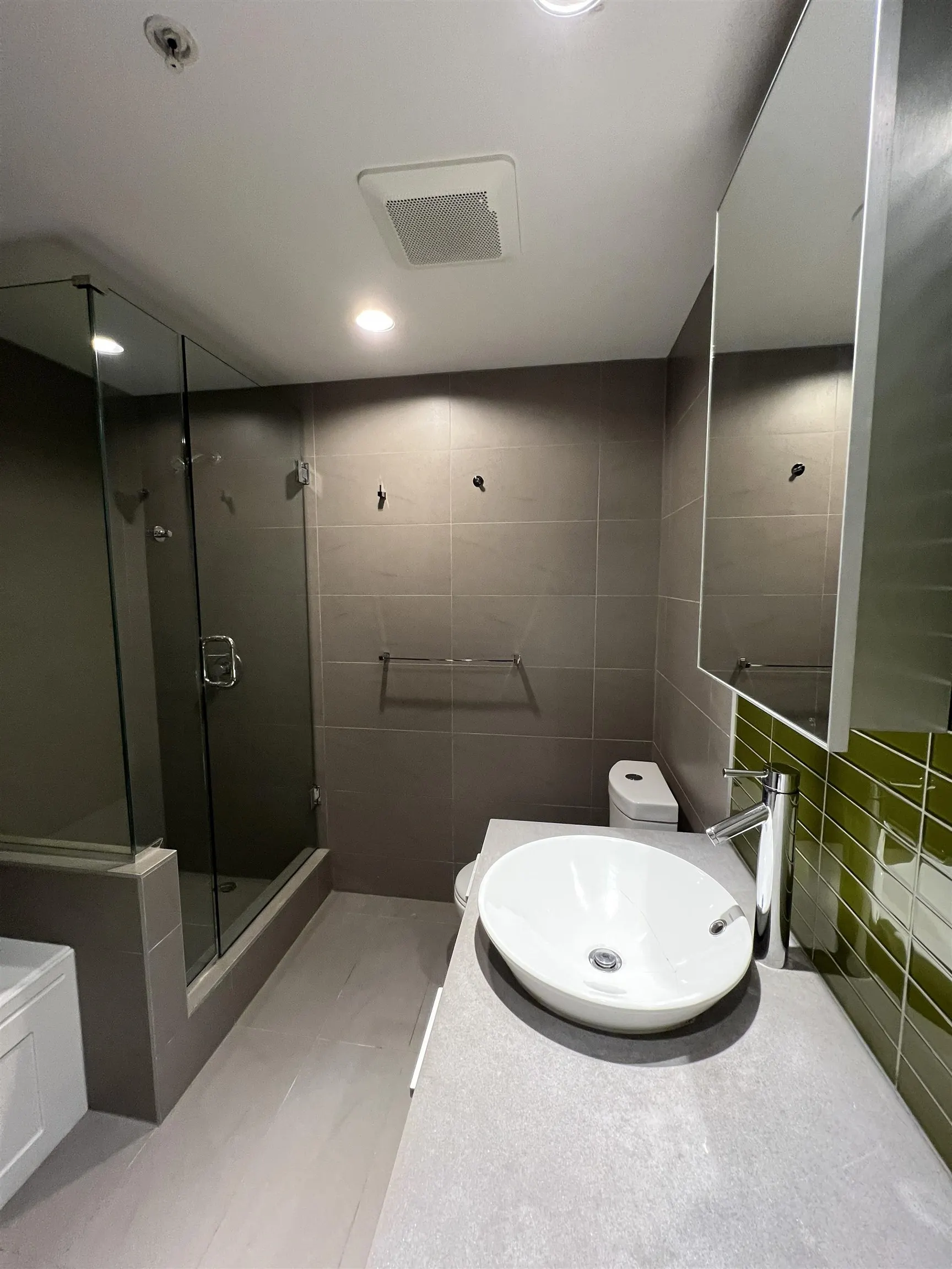 25xx 108 W Cordova Street