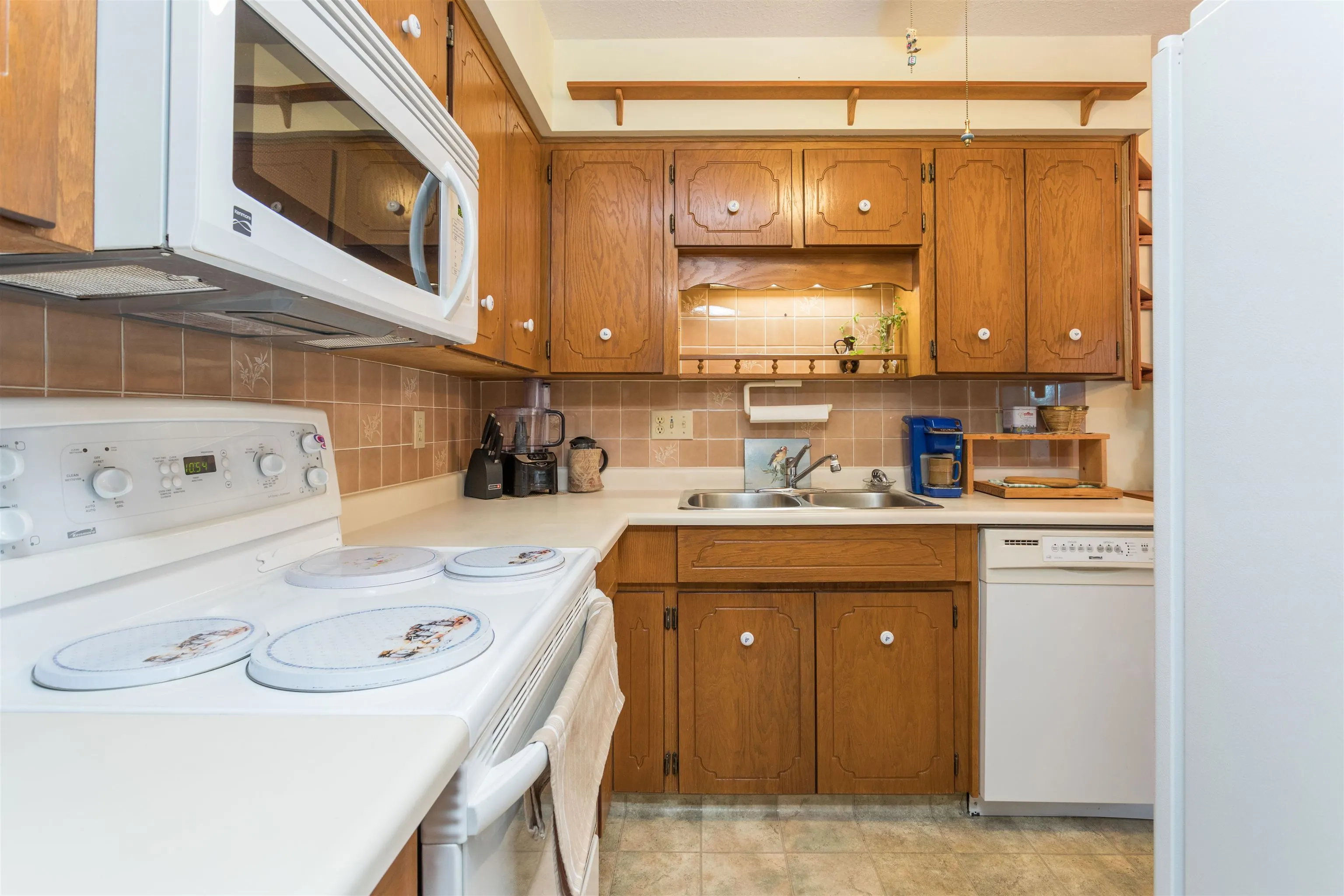 201 2853 Bourquin Crescent