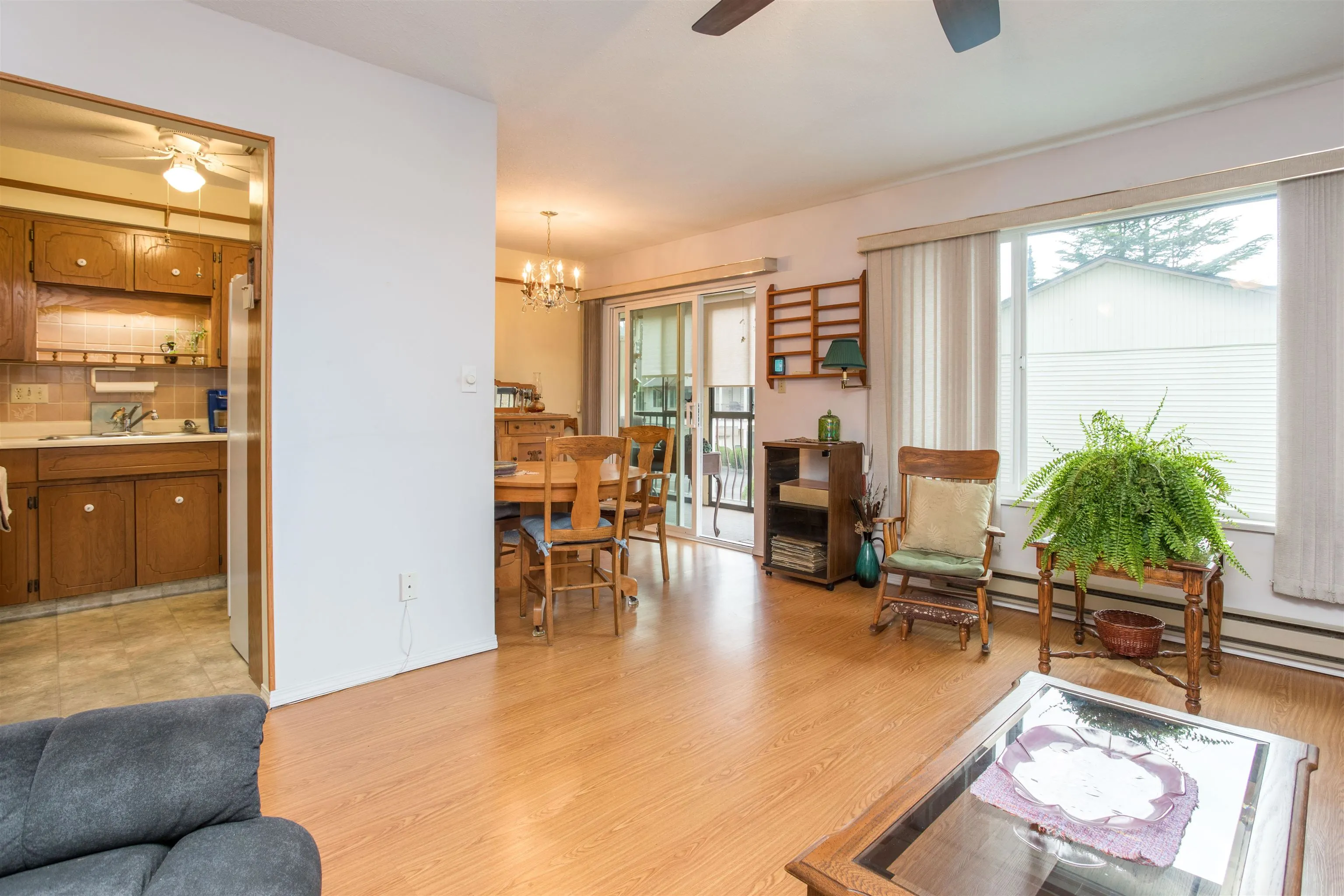 201 2853 Bourquin Crescent