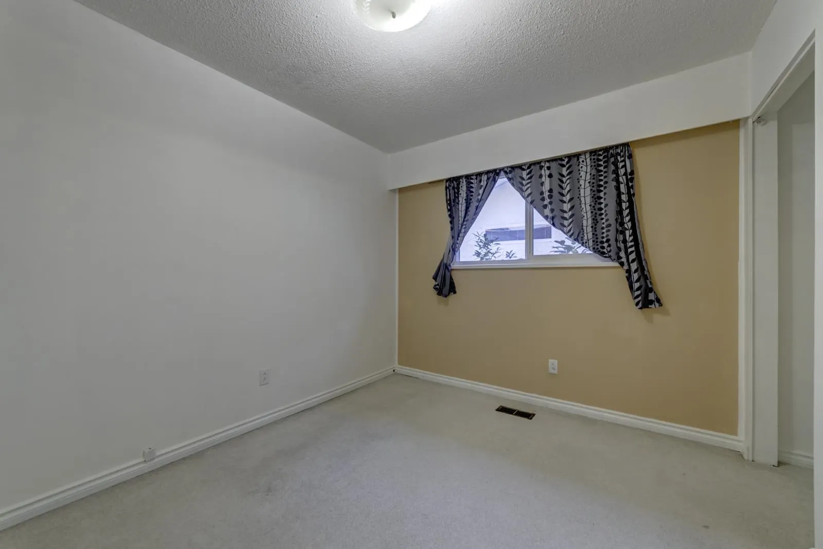 6500 Yeats Crescent