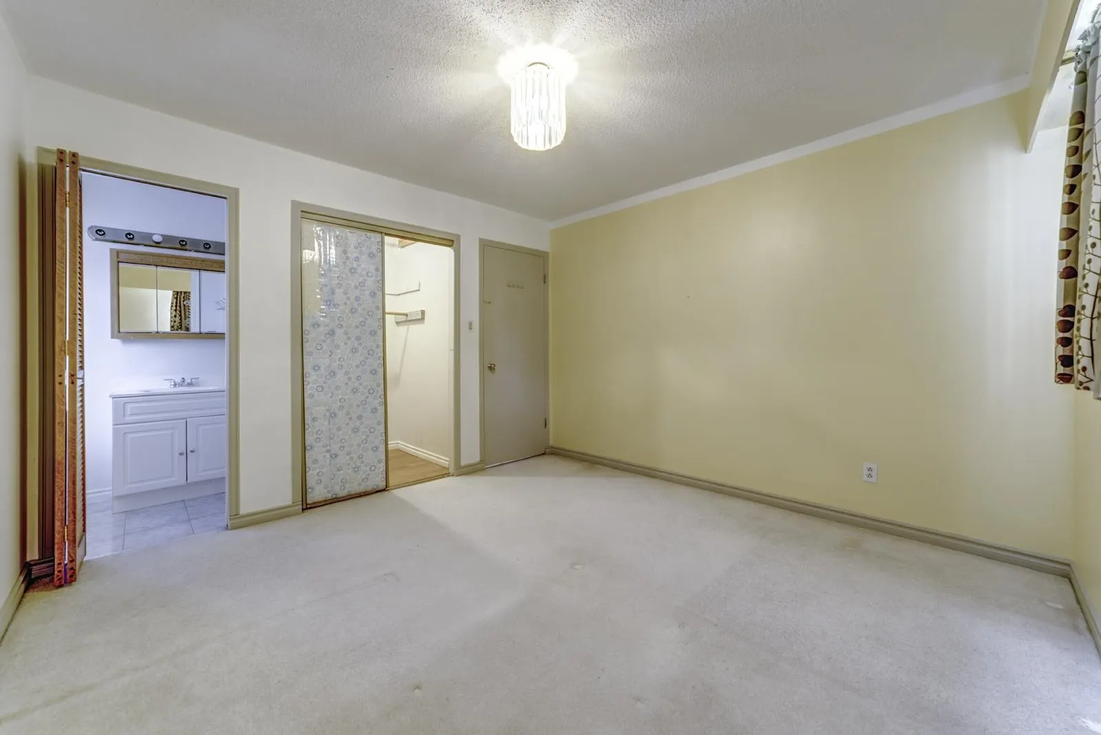 6500 Yeats Crescent