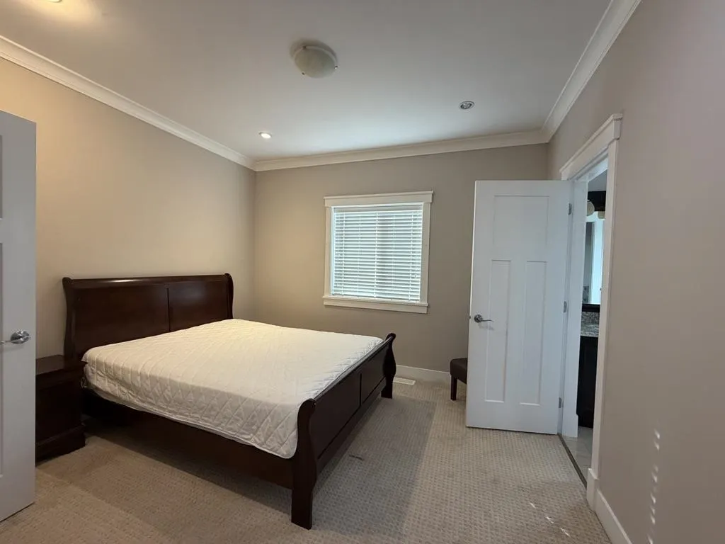 16067 14 Avenue