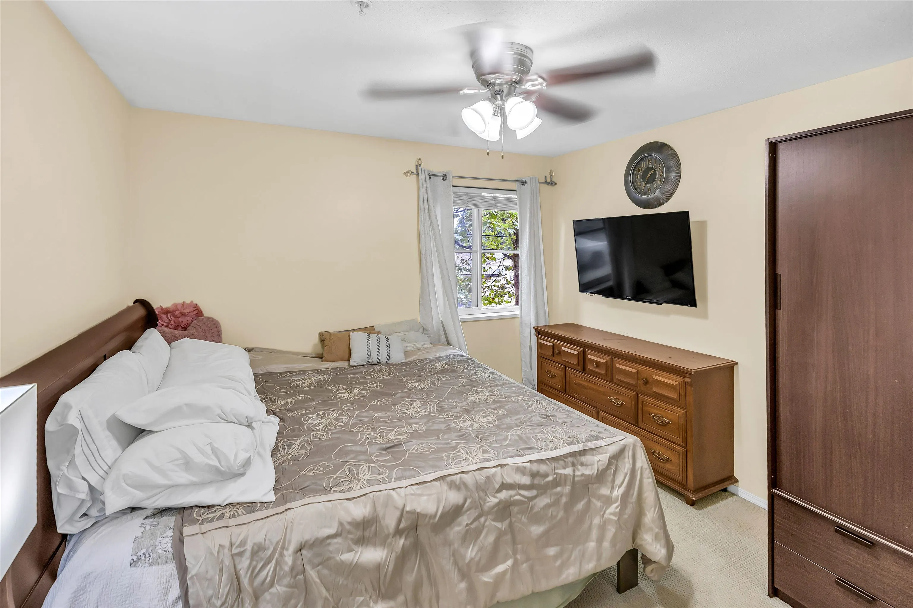 204 2435 Center Street