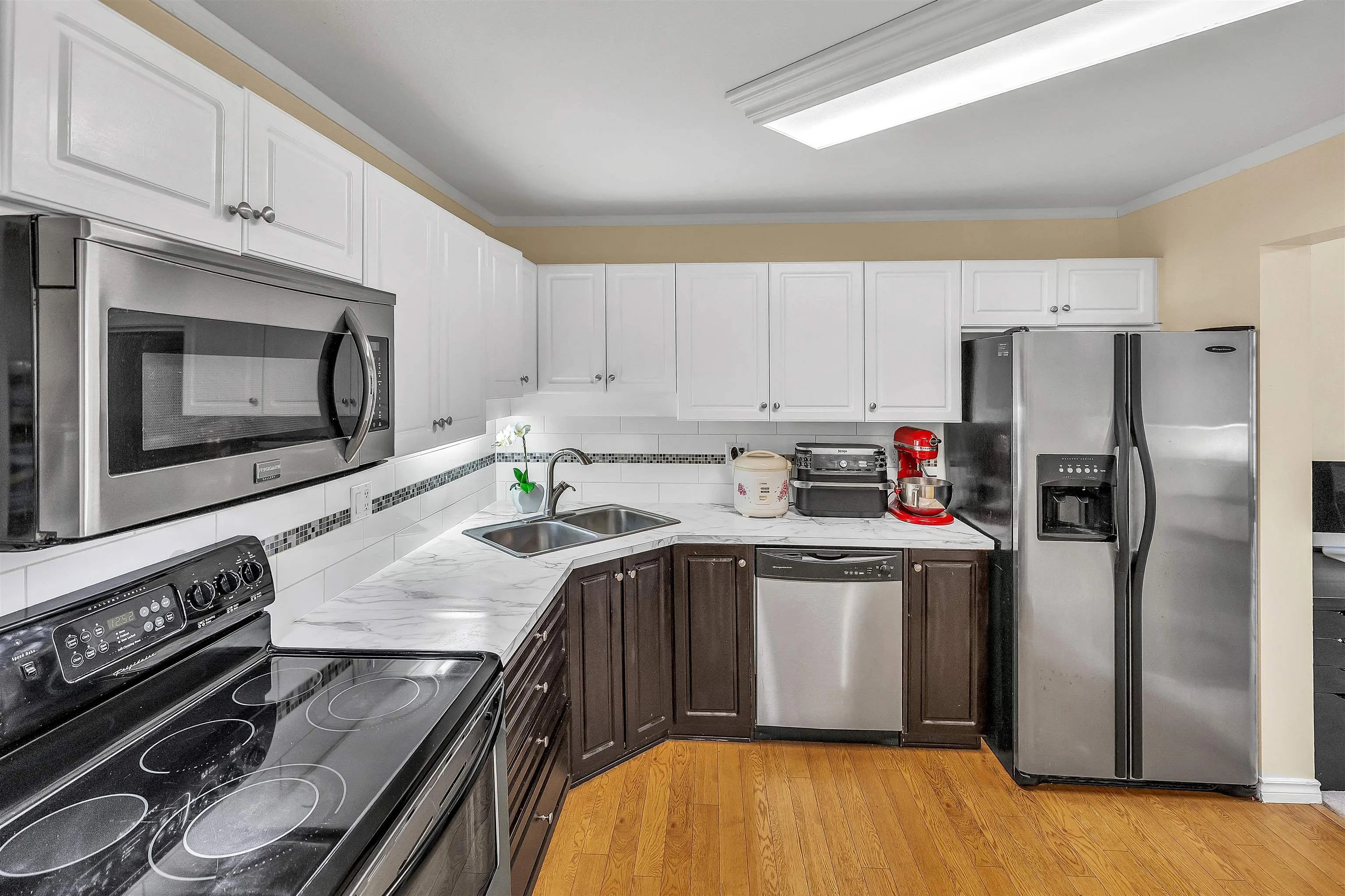 204 2435 Center Street