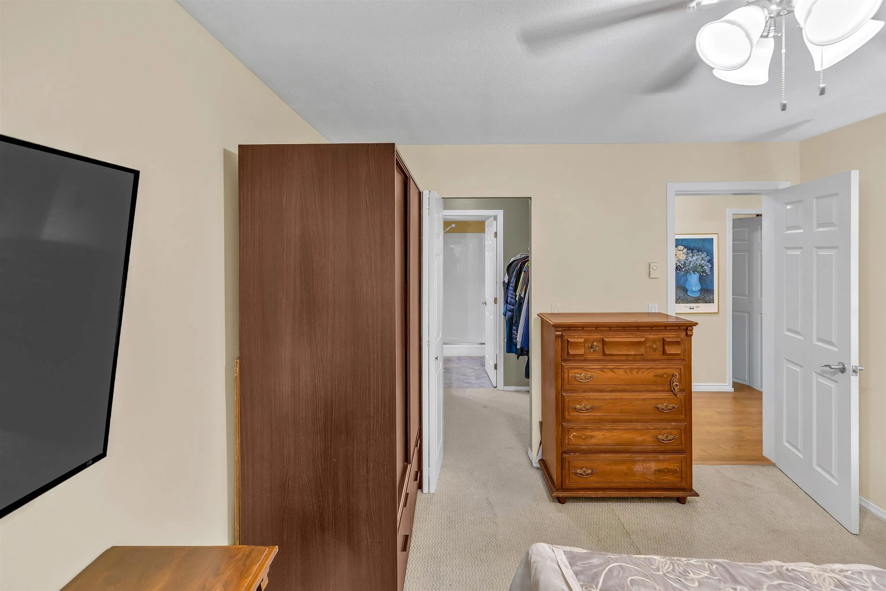 204 2435 Center Street