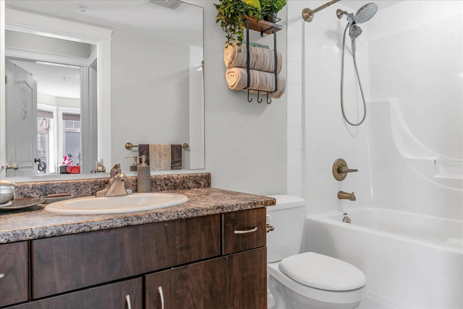 106 45535 Spadina Avenue