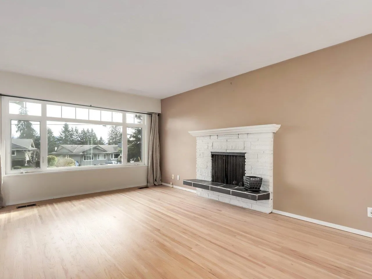 2984 Plymouth Drive