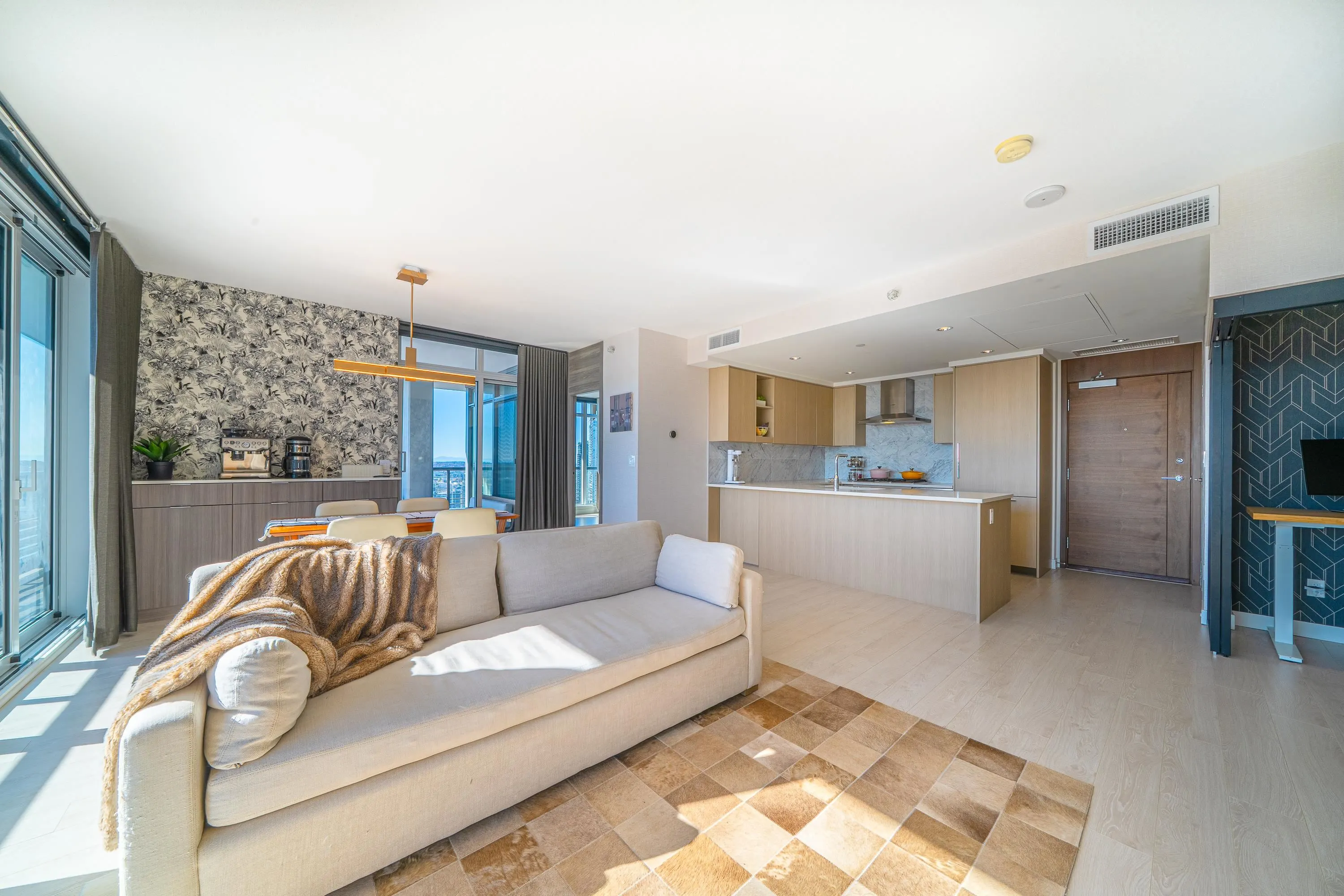 3808 4720 Lougheed Highway