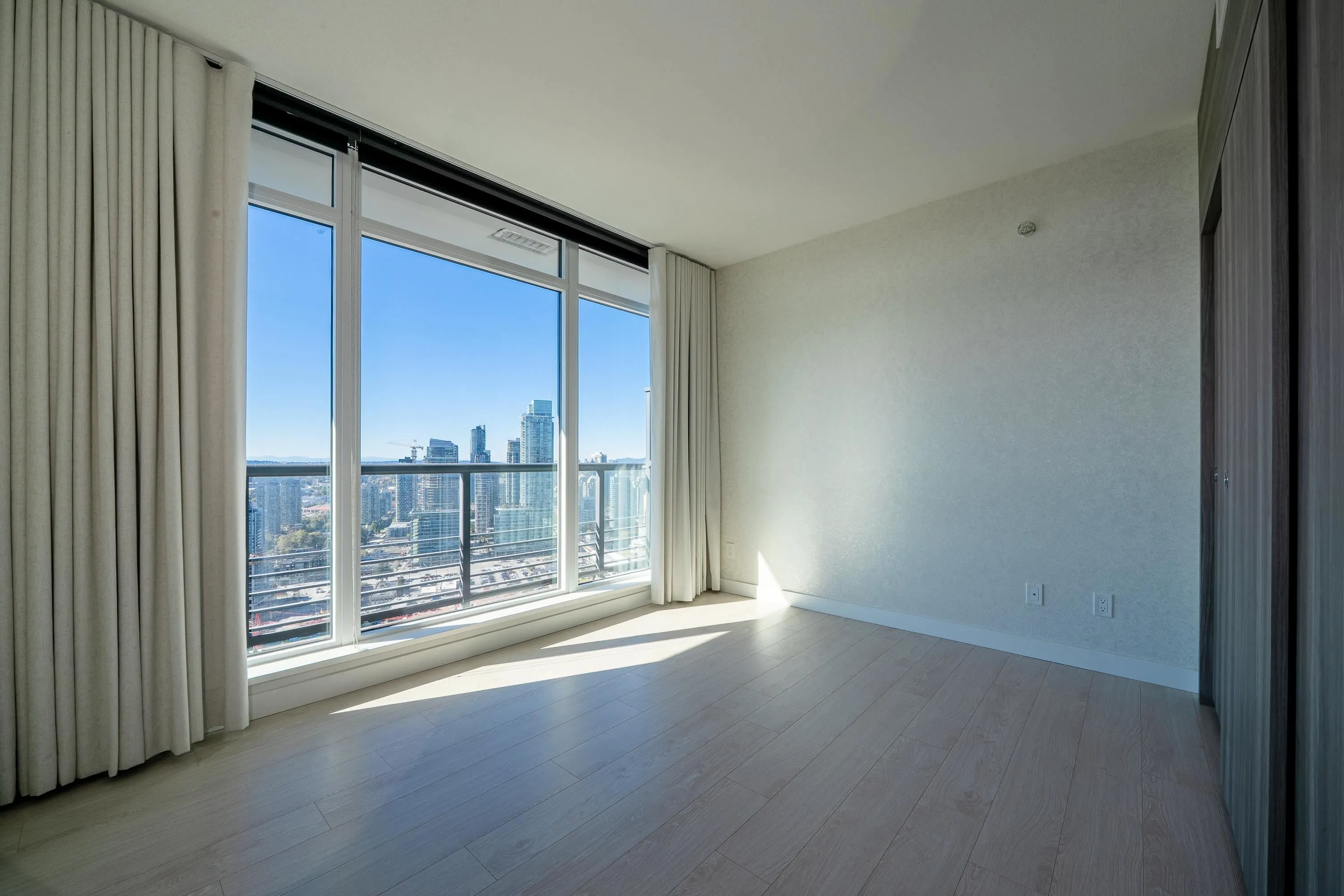 3808 4720 Lougheed Highway