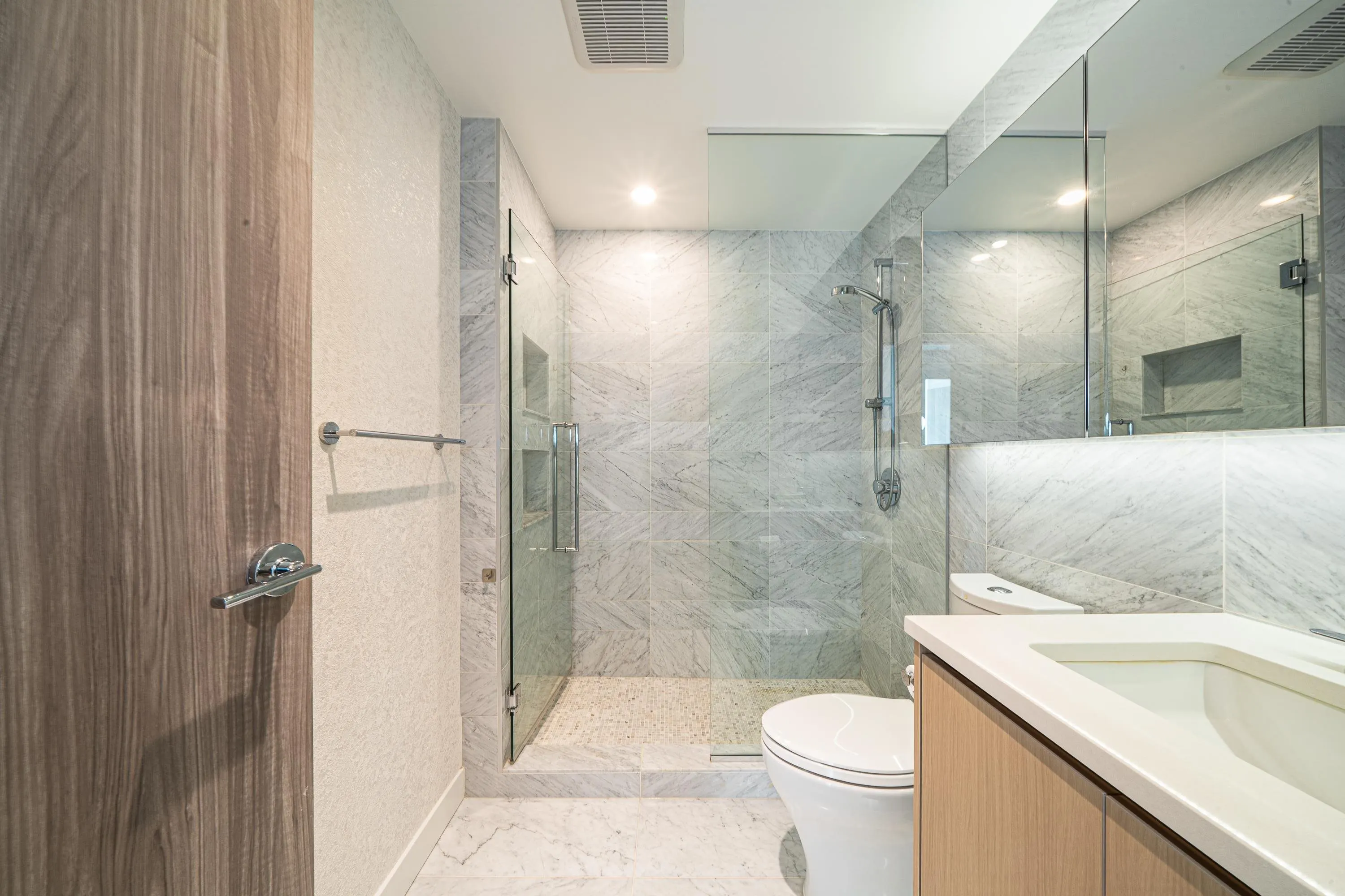 3808 4720 Lougheed Highway