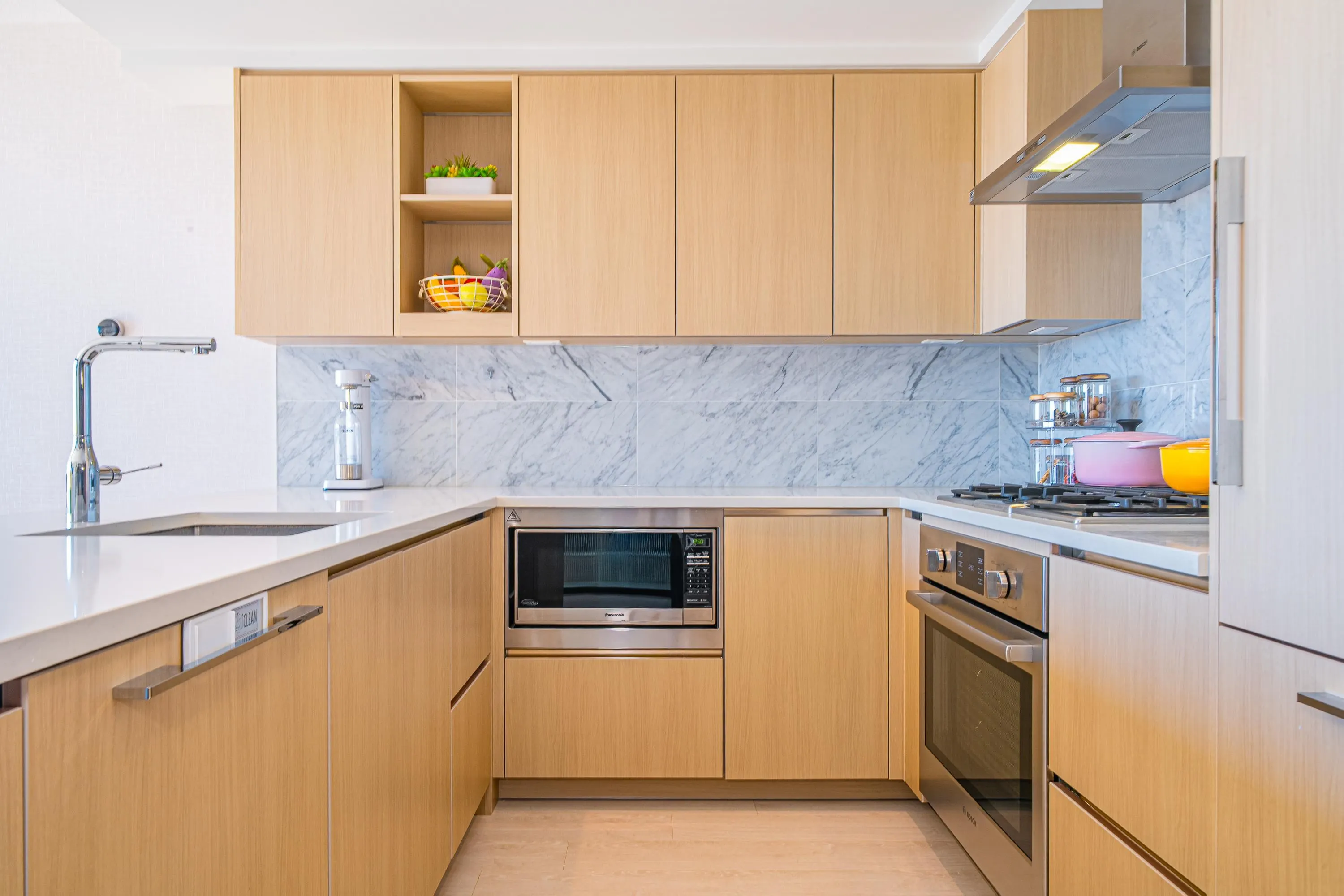 3808 4720 Lougheed Highway