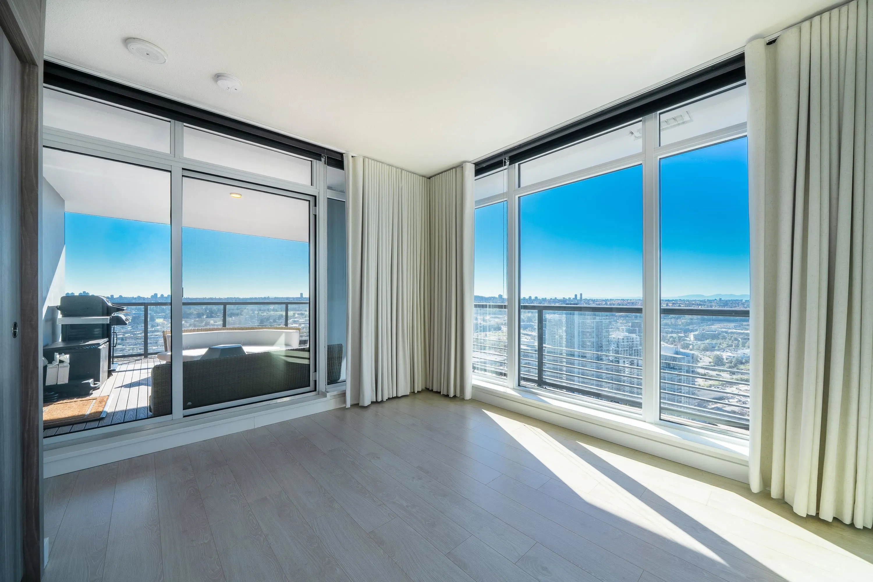 3808 4720 Lougheed Highway