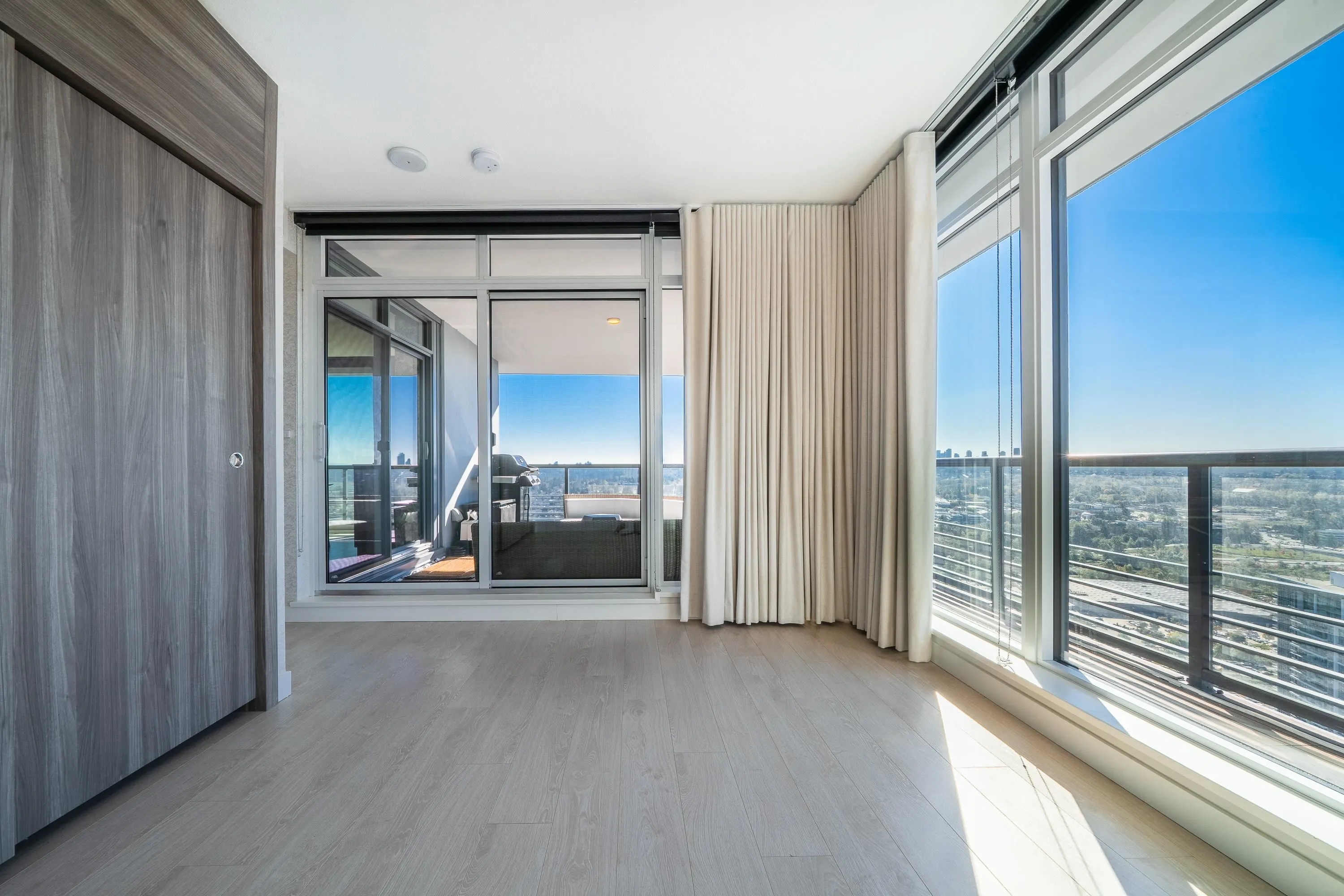 3808 4720 Lougheed Highway