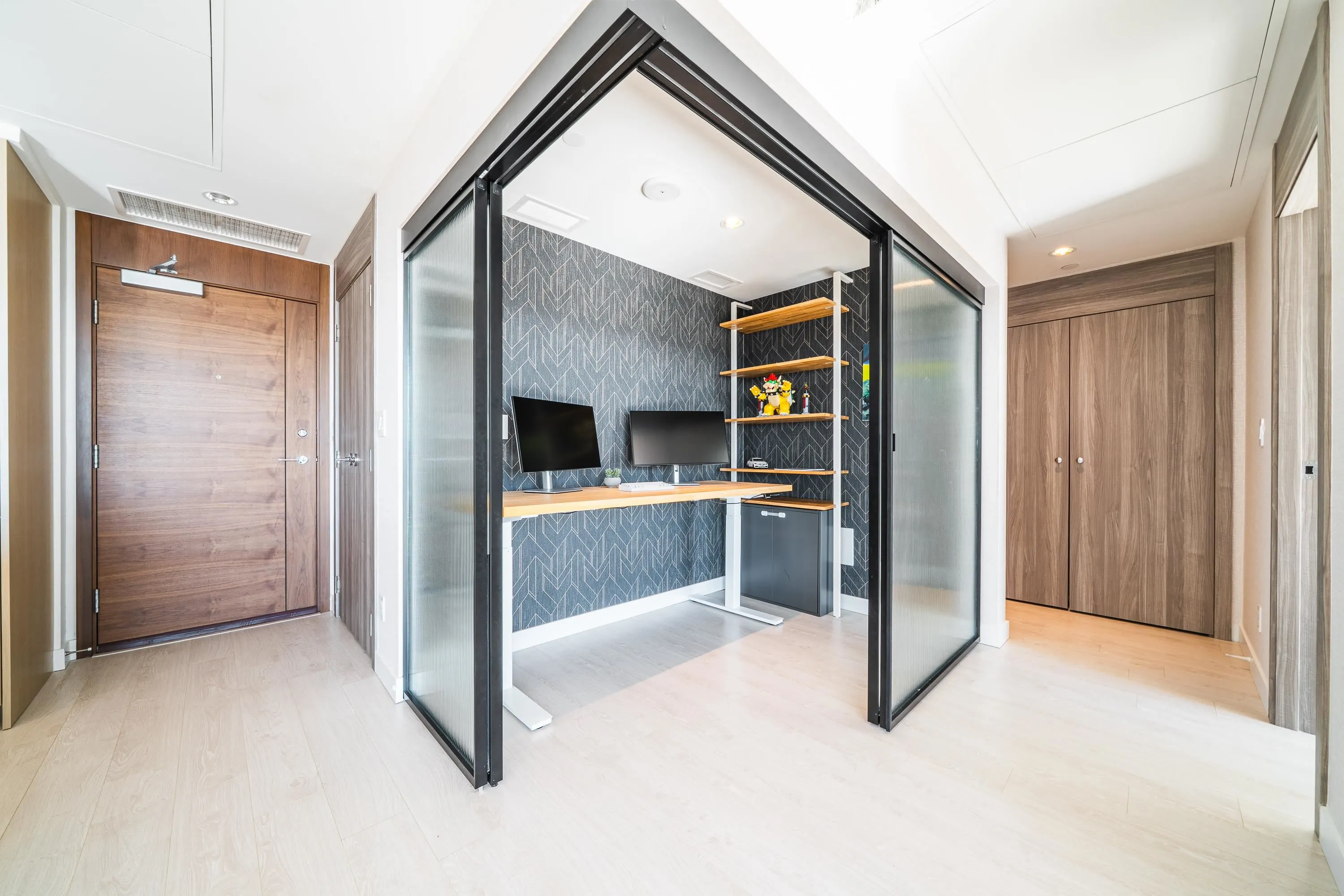 3808 4720 Lougheed Highway