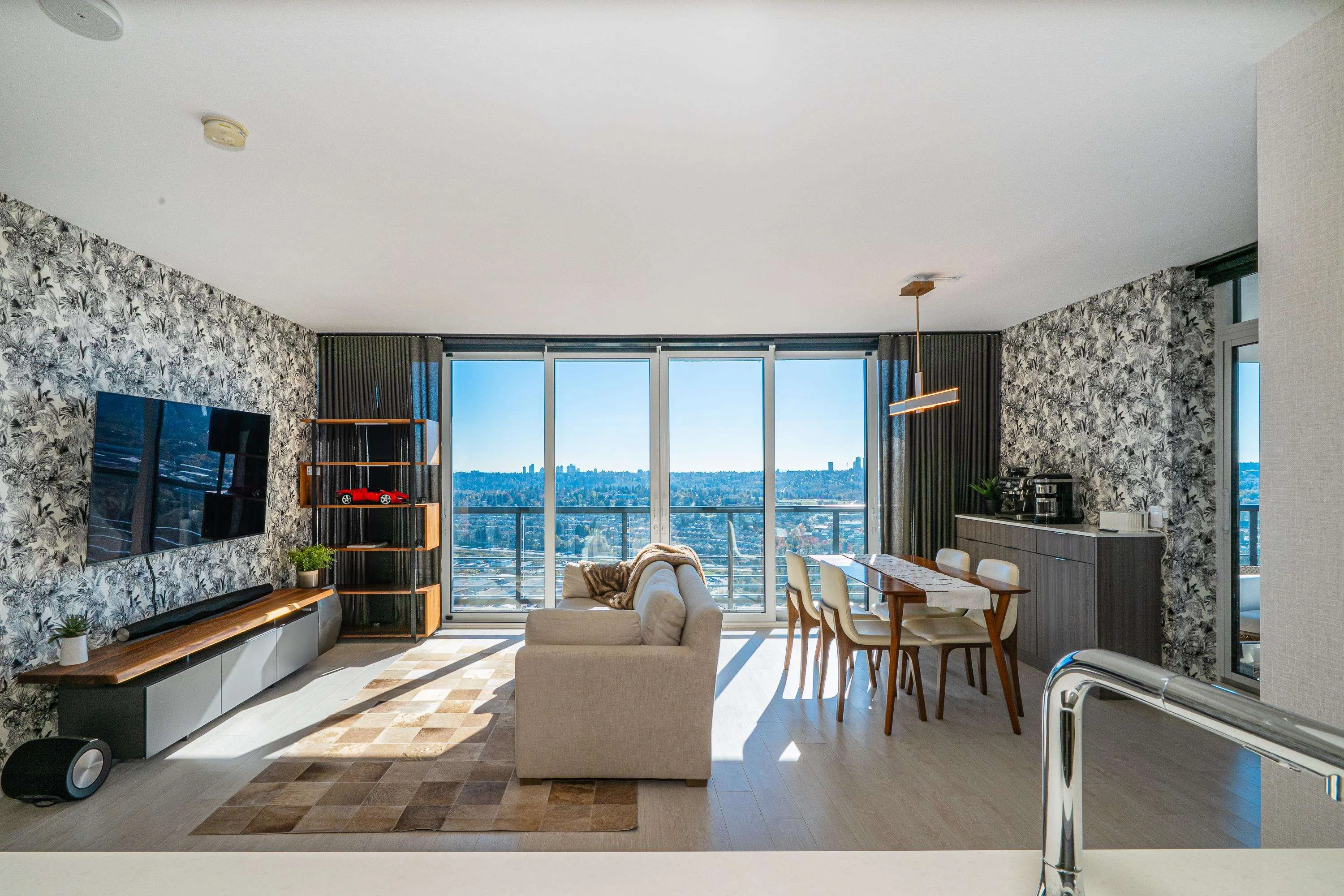 3808 4720 Lougheed Highway