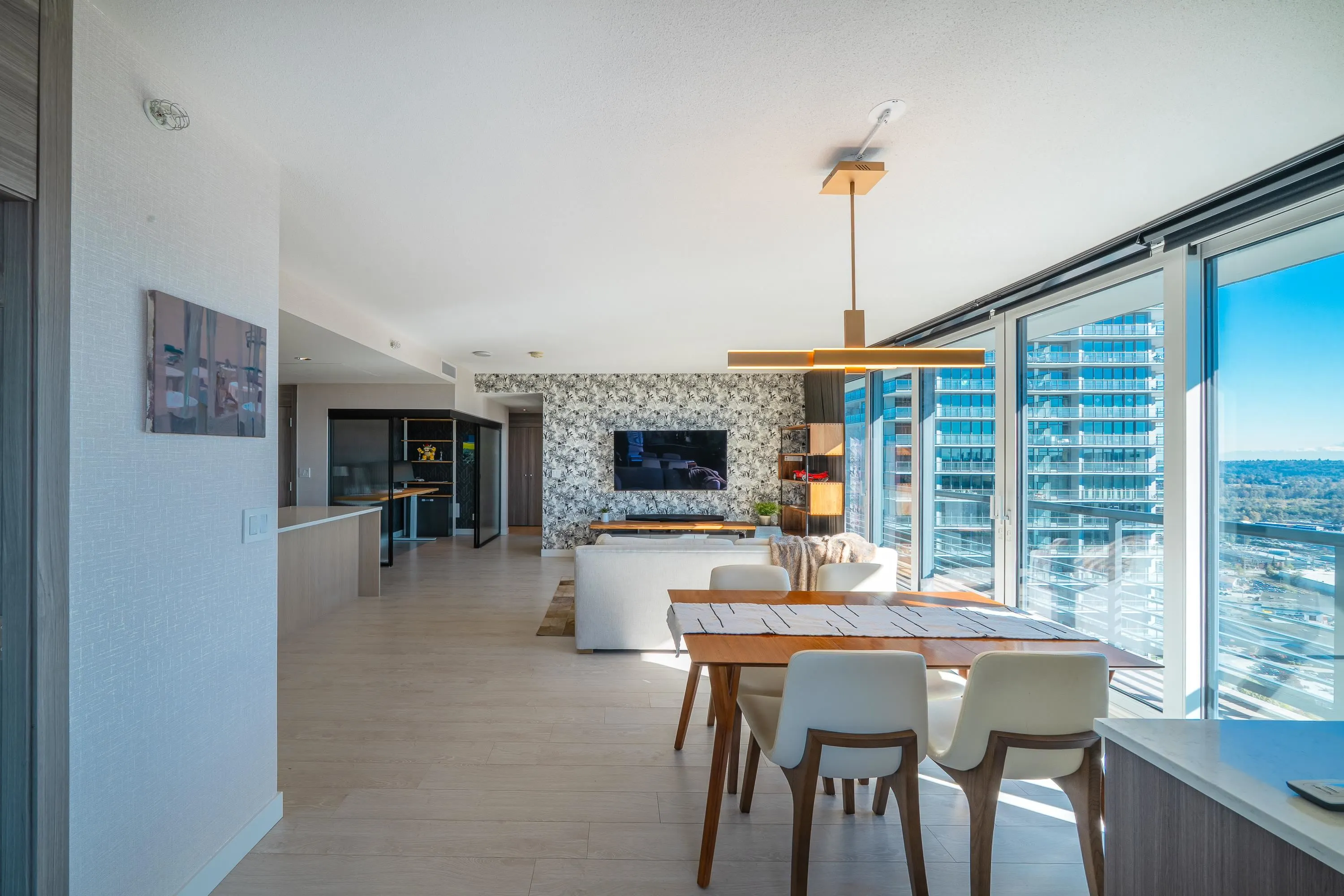 3808 4720 Lougheed Highway