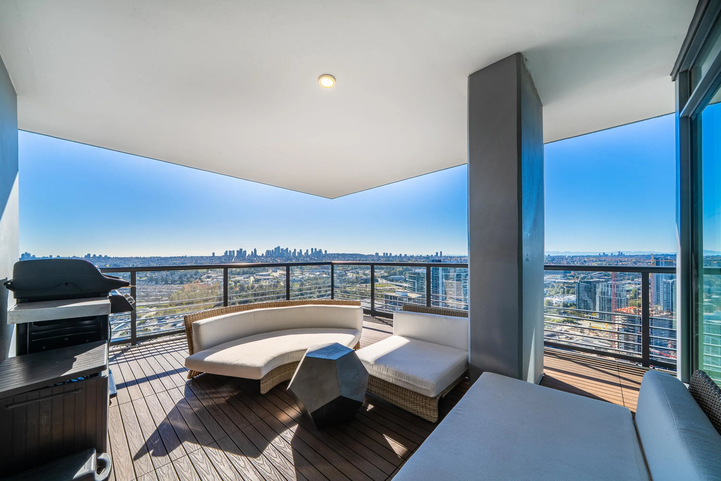 3808 4720 Lougheed Highway