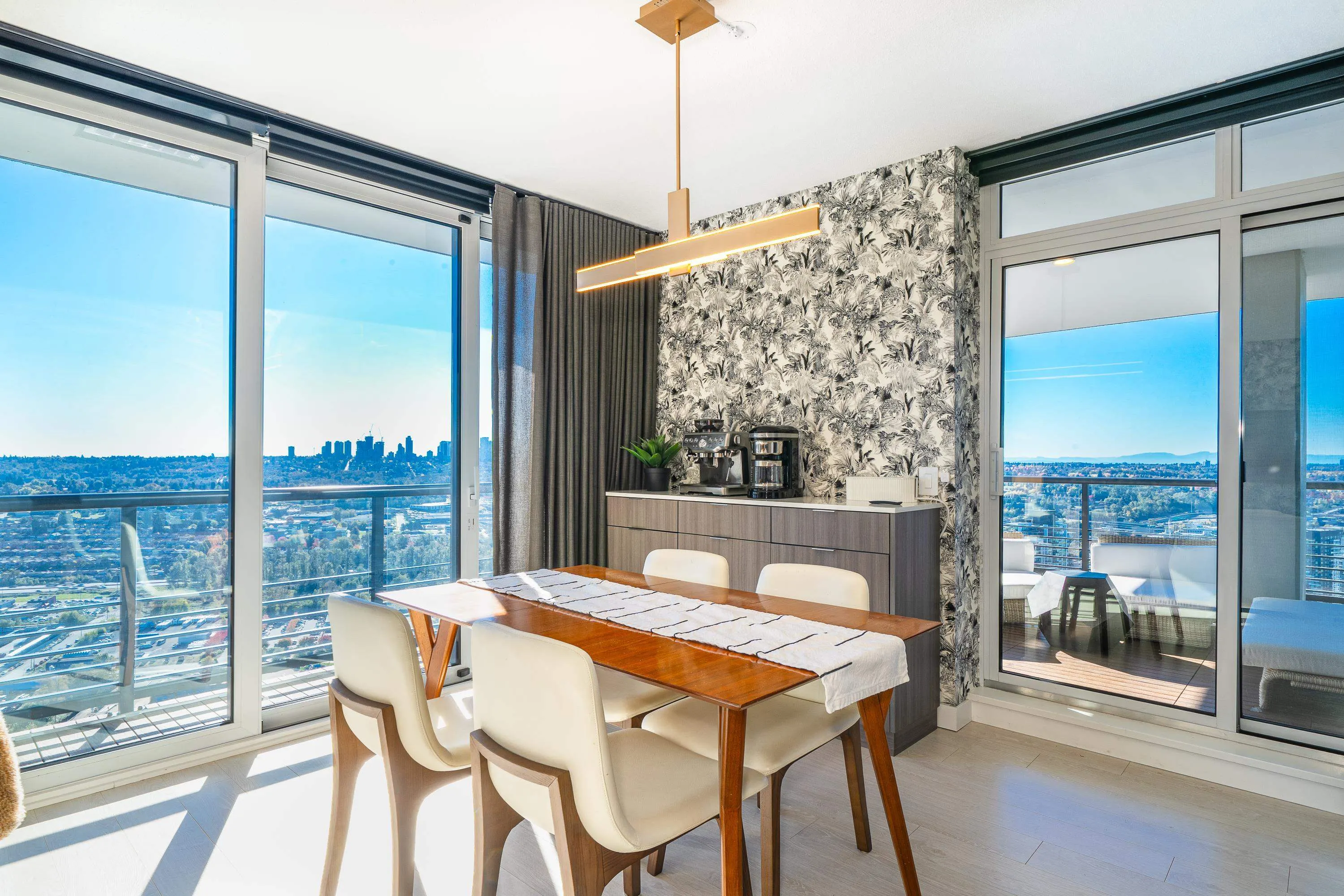 3808 4720 Lougheed Highway