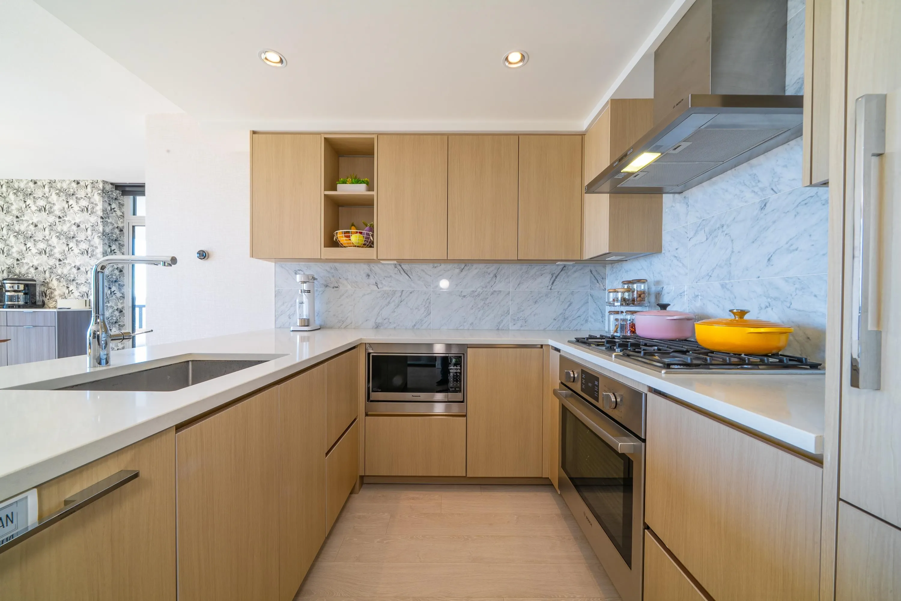 3808 4720 Lougheed Highway