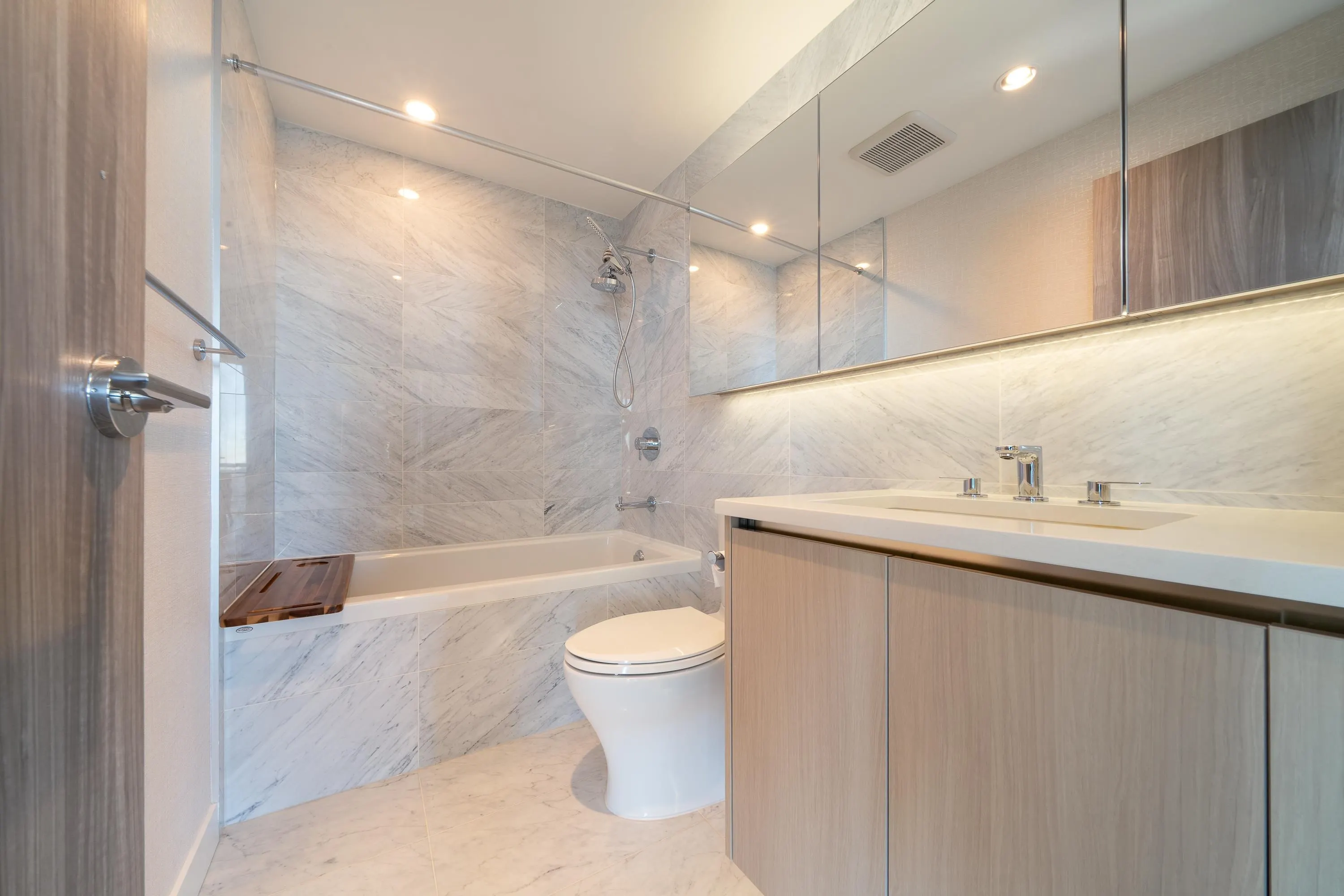 3808 4720 Lougheed Highway