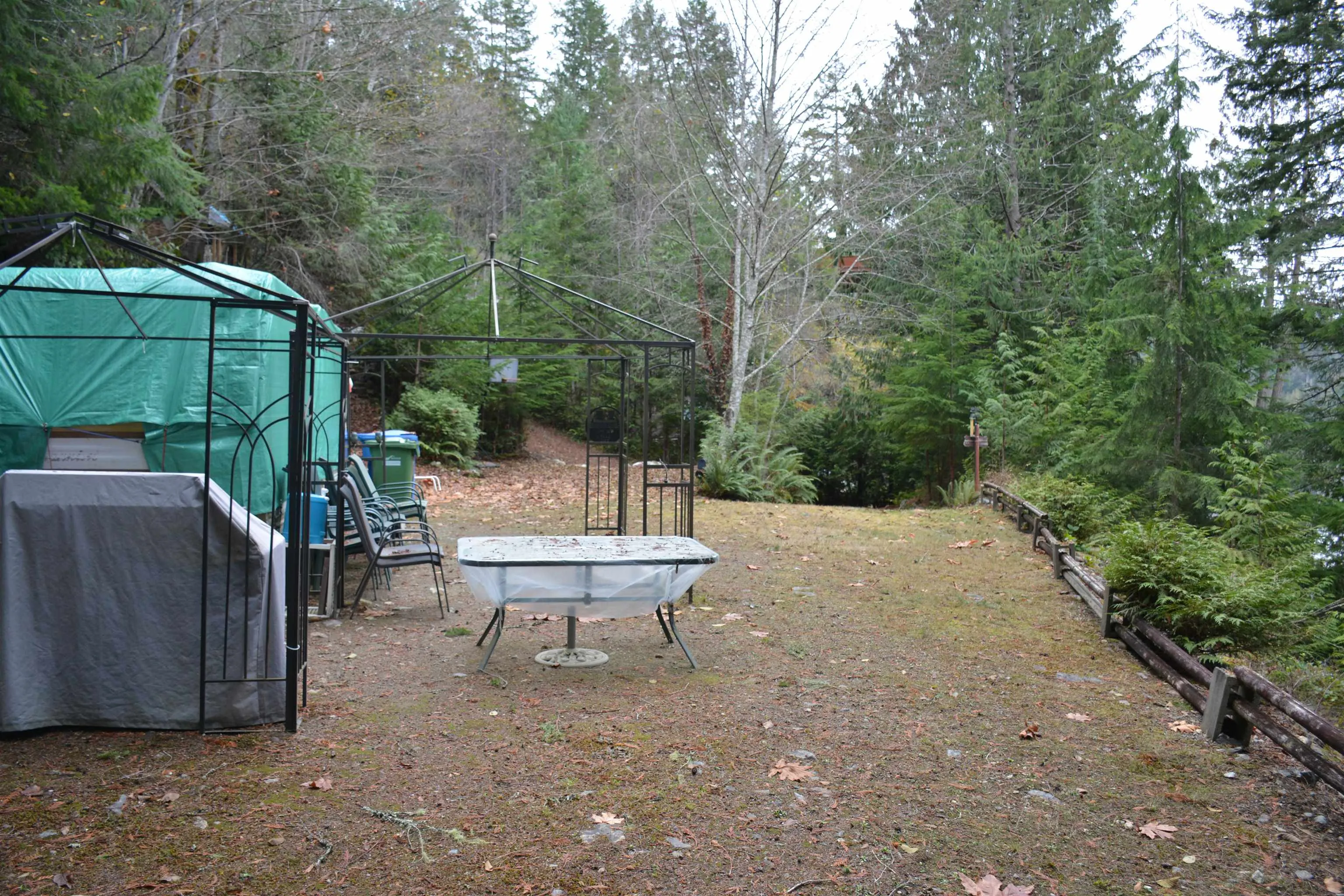 122 7101 Sakinaw Woods