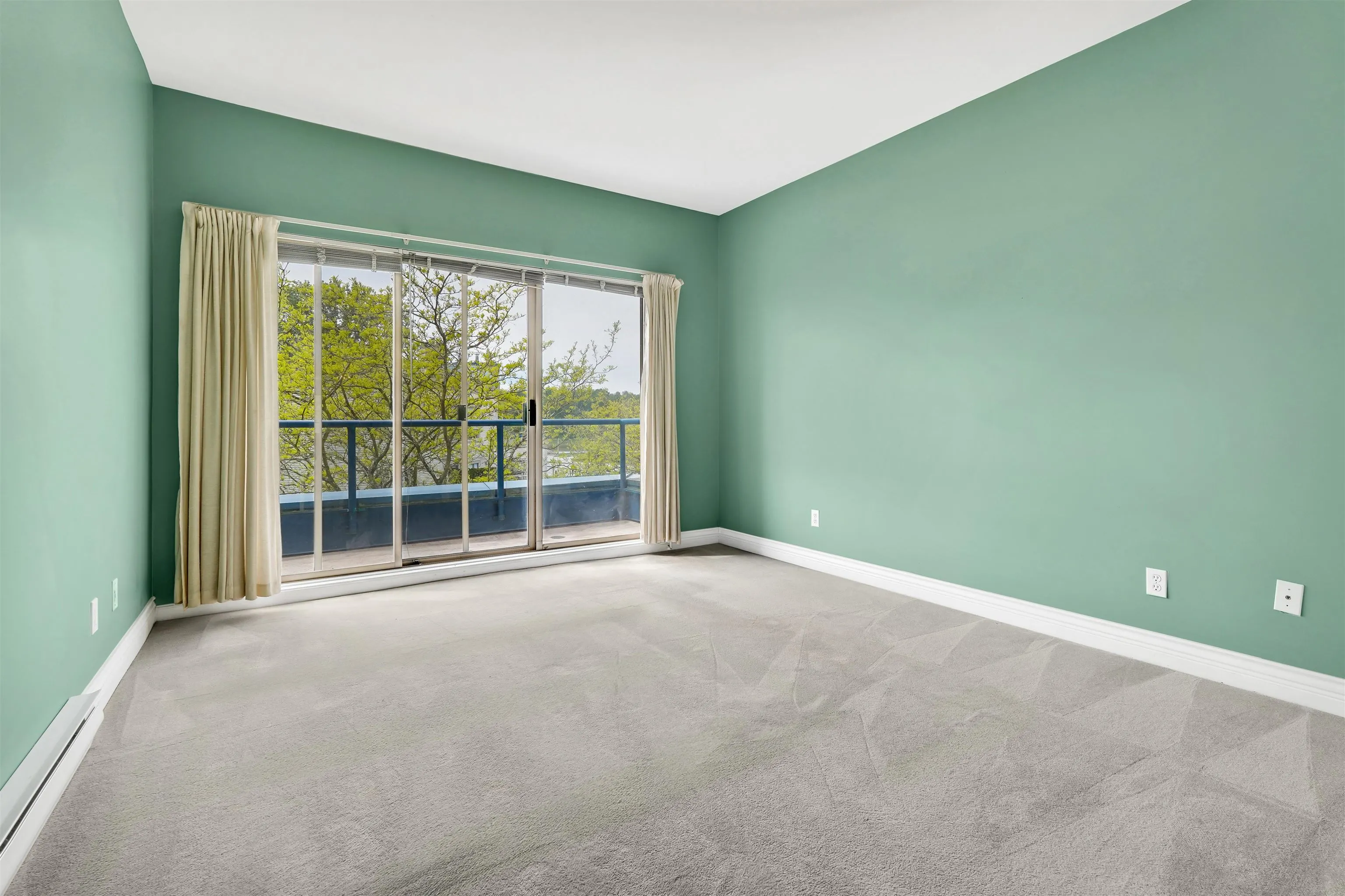 304 4753 W River Road