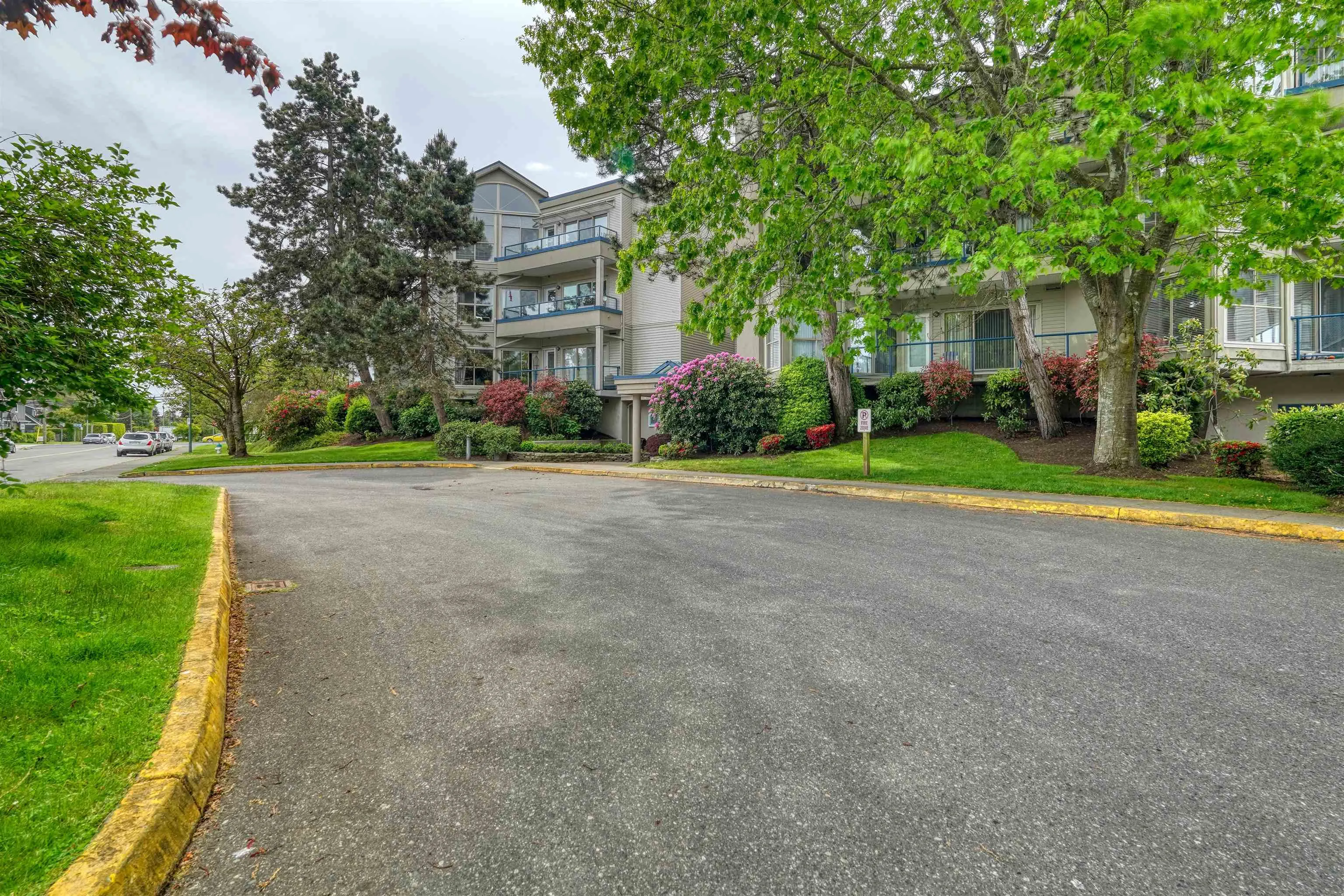 304 4753 W River Road