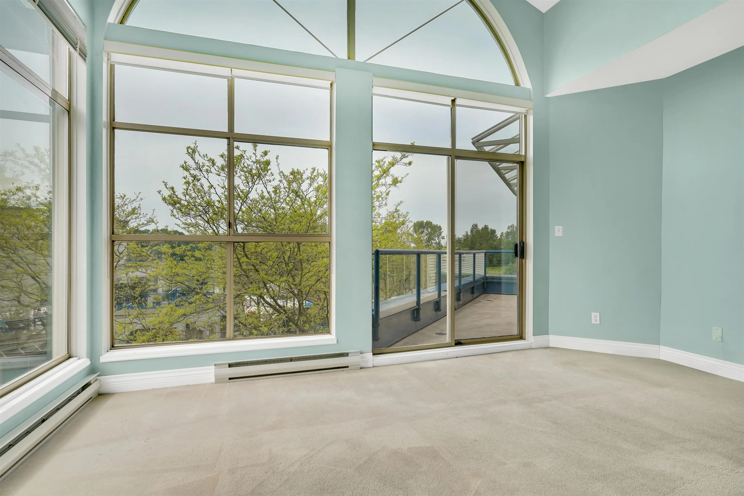 304 4753 W River Road