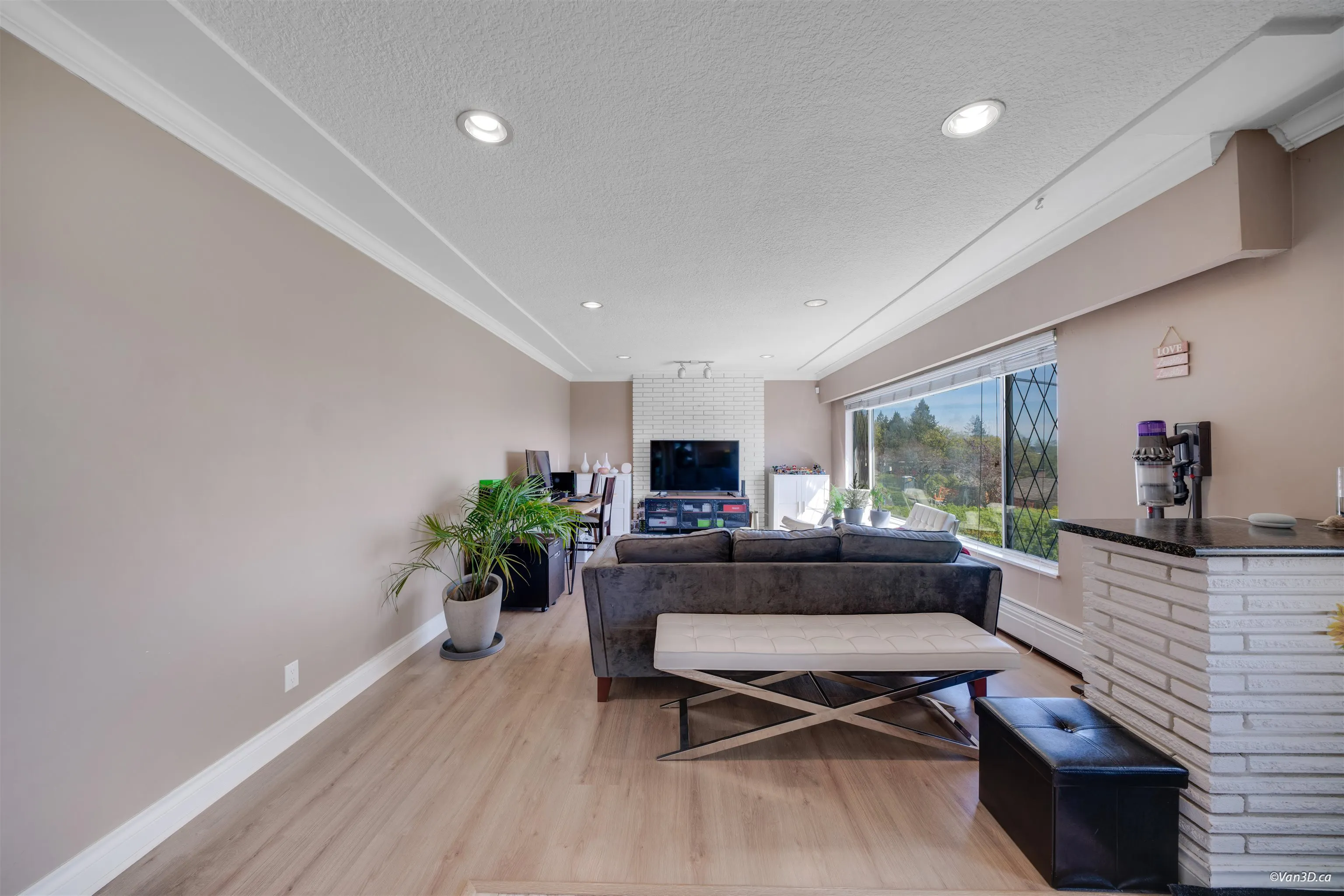 4599 Sunland Place
