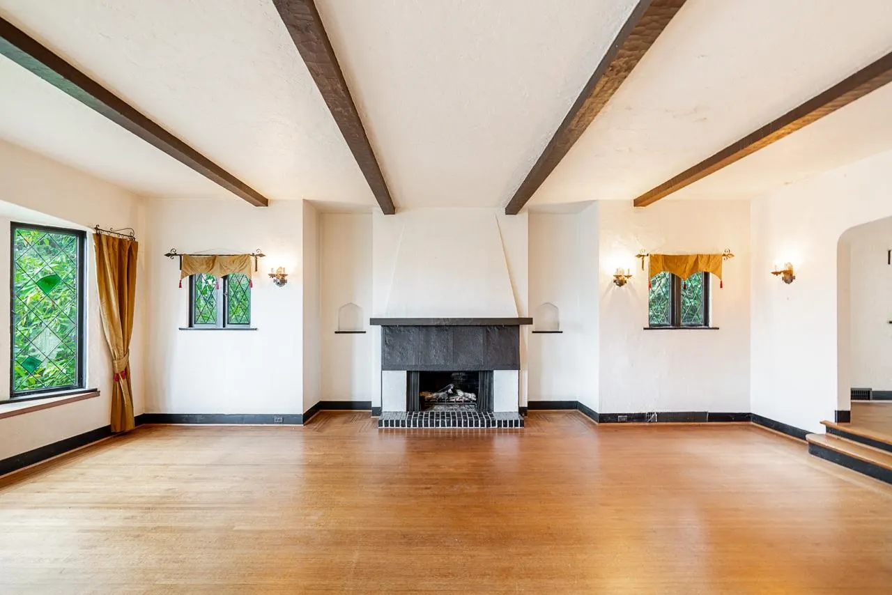 2806 W King Edward Avenue