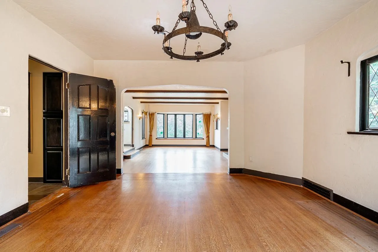 2806 W King Edward Avenue