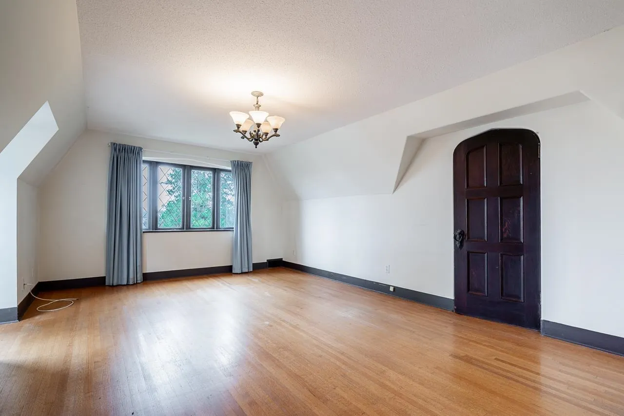 2806 W King Edward Avenue