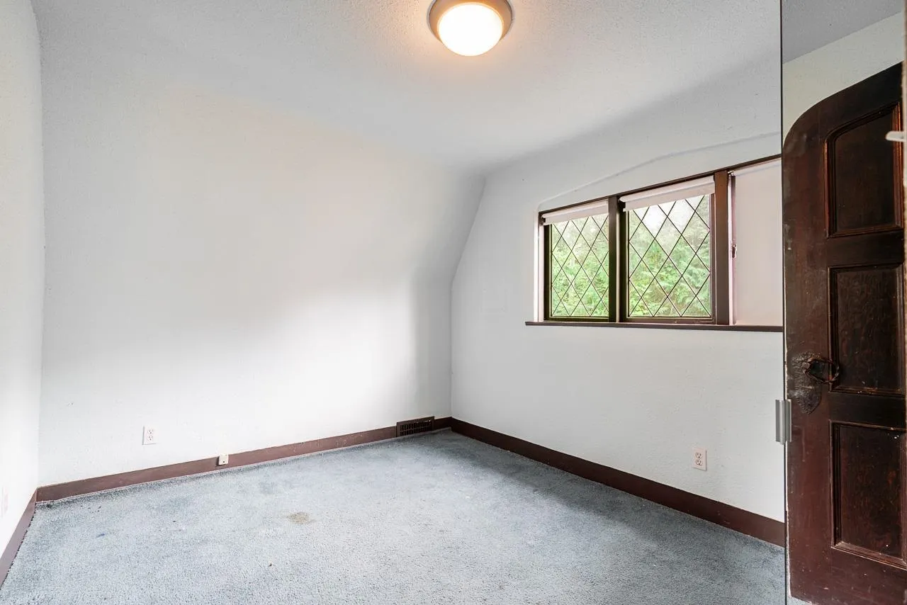 2806 W King Edward Avenue