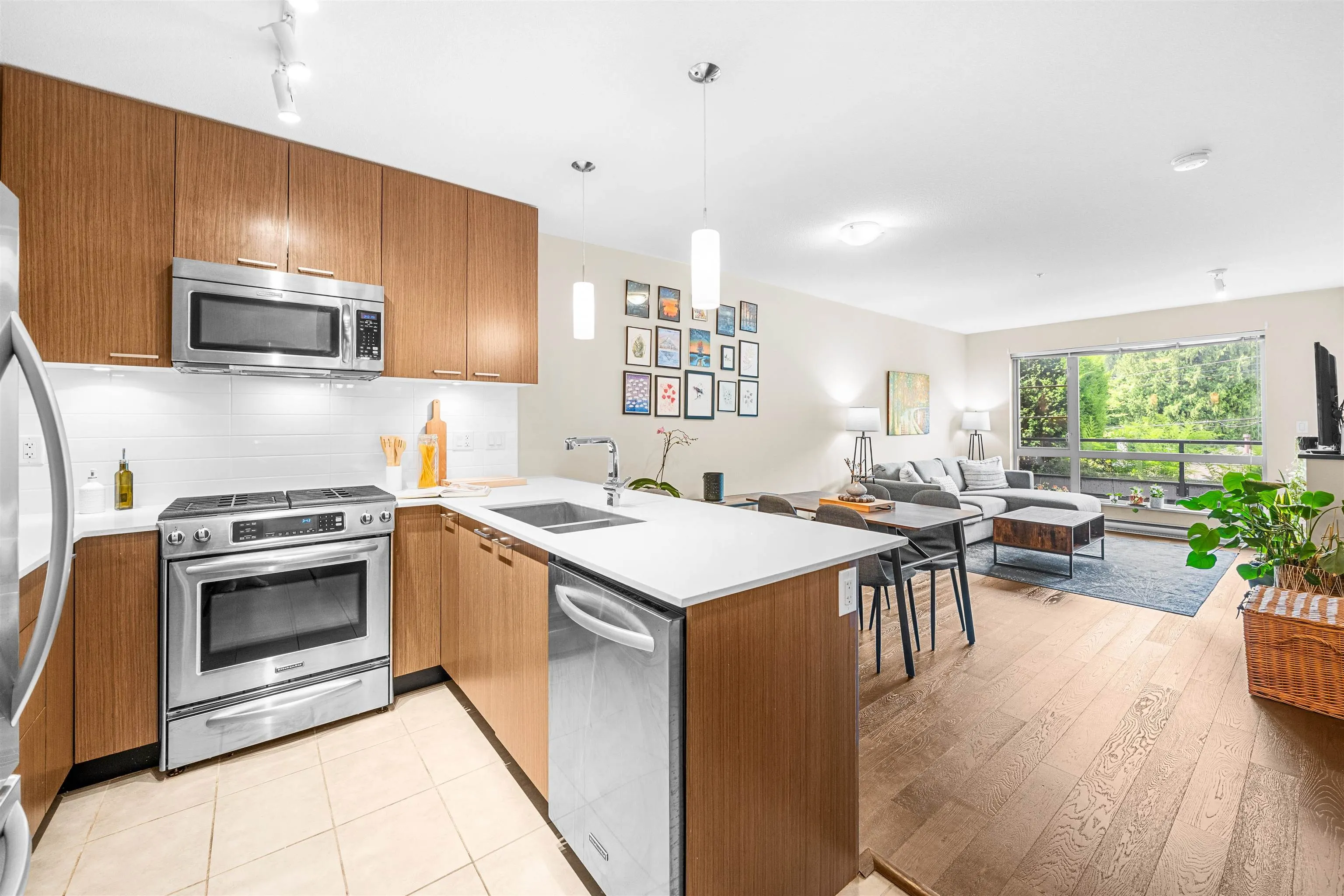 215 1330 Marine Drive