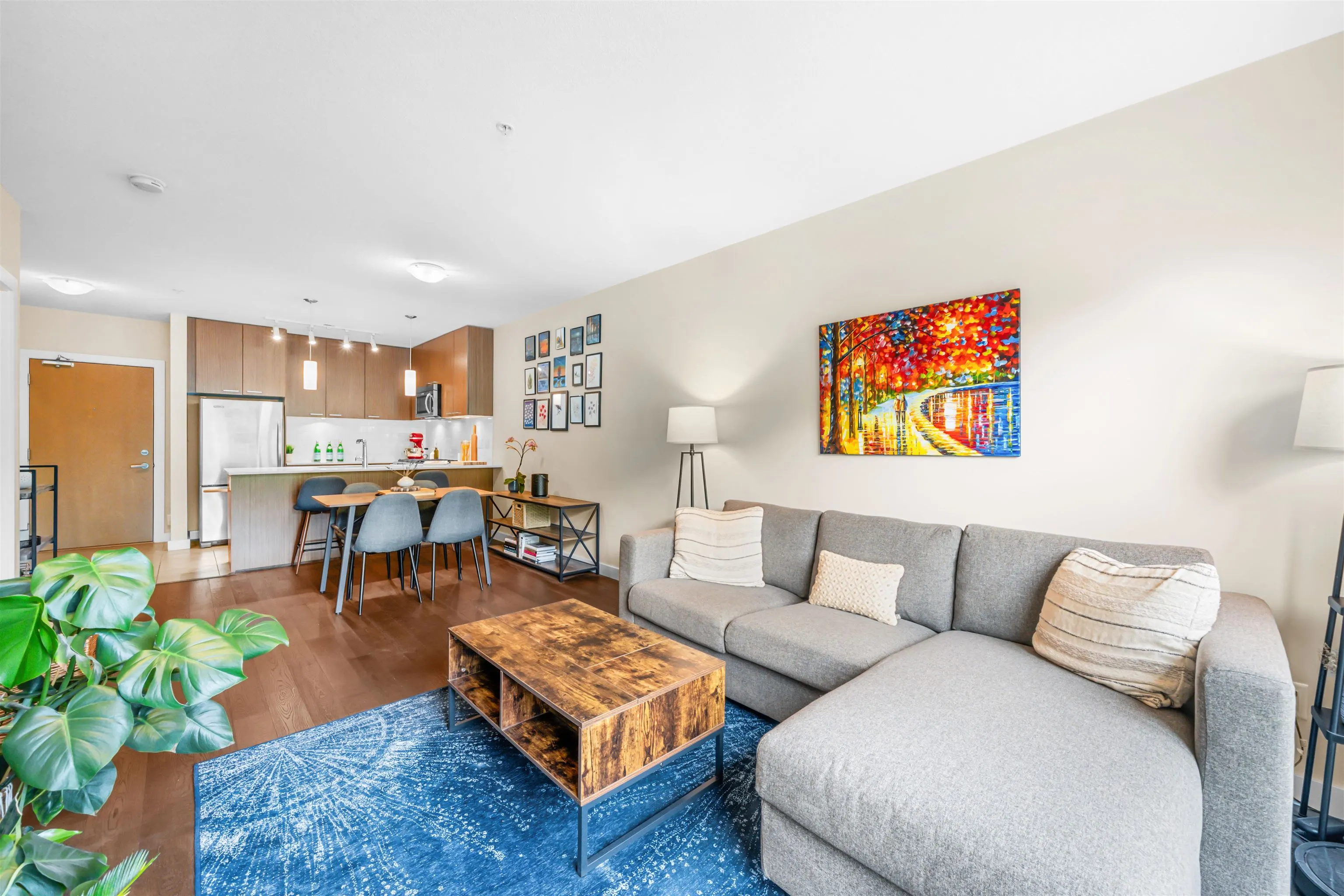 215 1330 Marine Drive