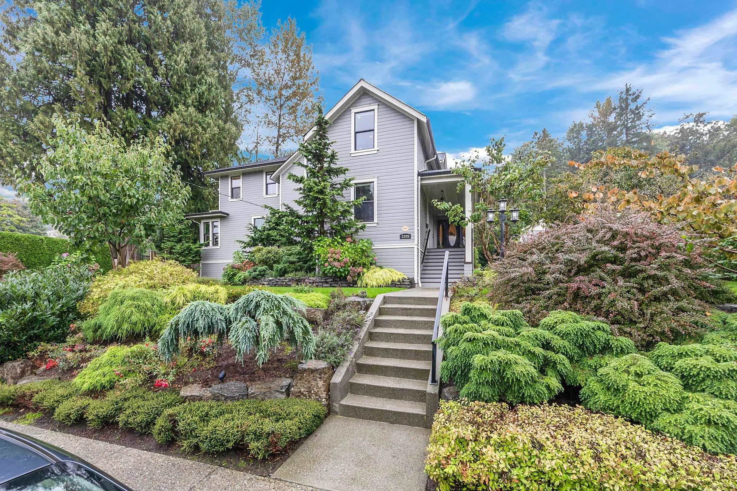 2209 St. George Street