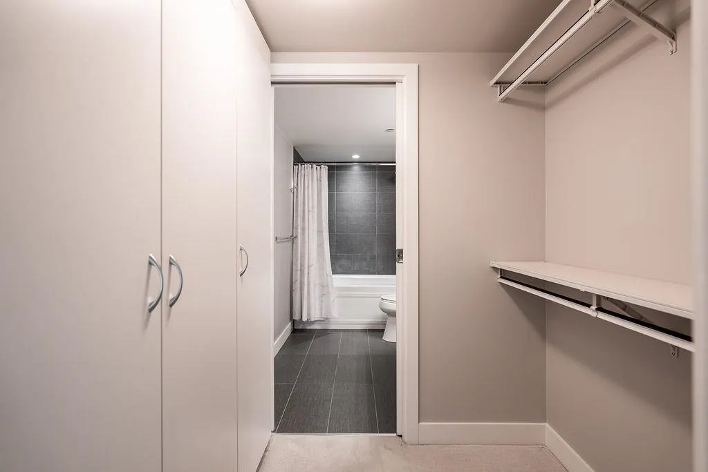 202 1323 Homer Street