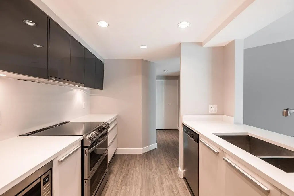 202 1323 Homer Street